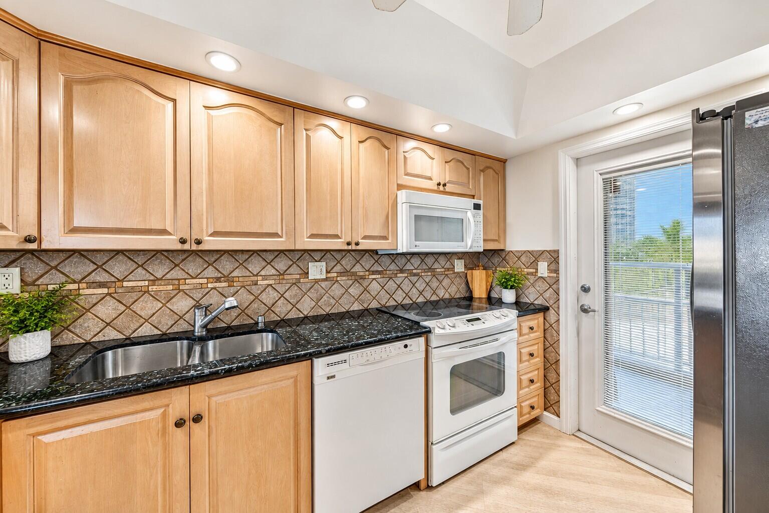3180 NE 48TH #309, Lighthouse Point FL 33064
