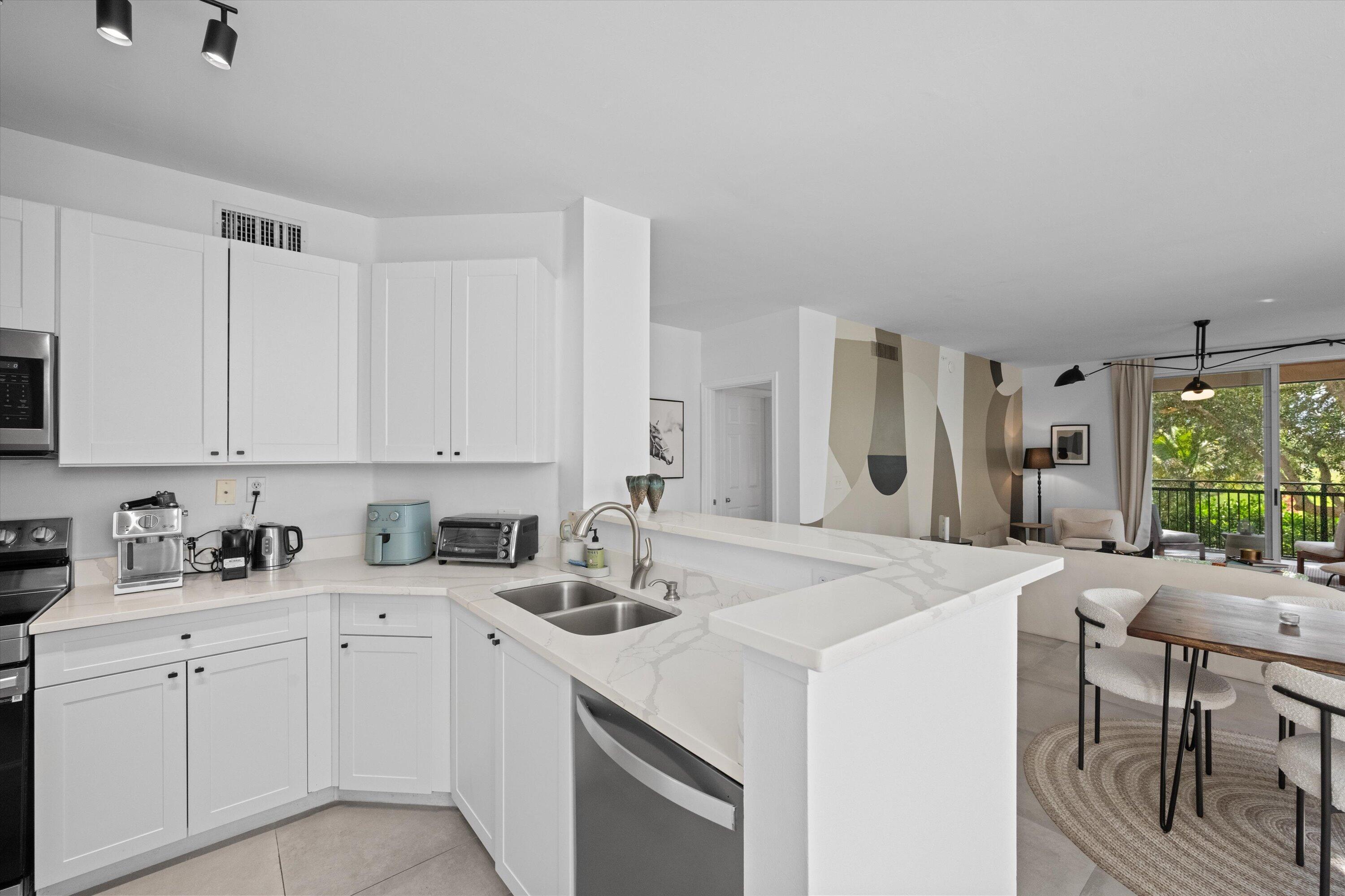11750 SAINT ANDREWS #208, Wellington FL 33414