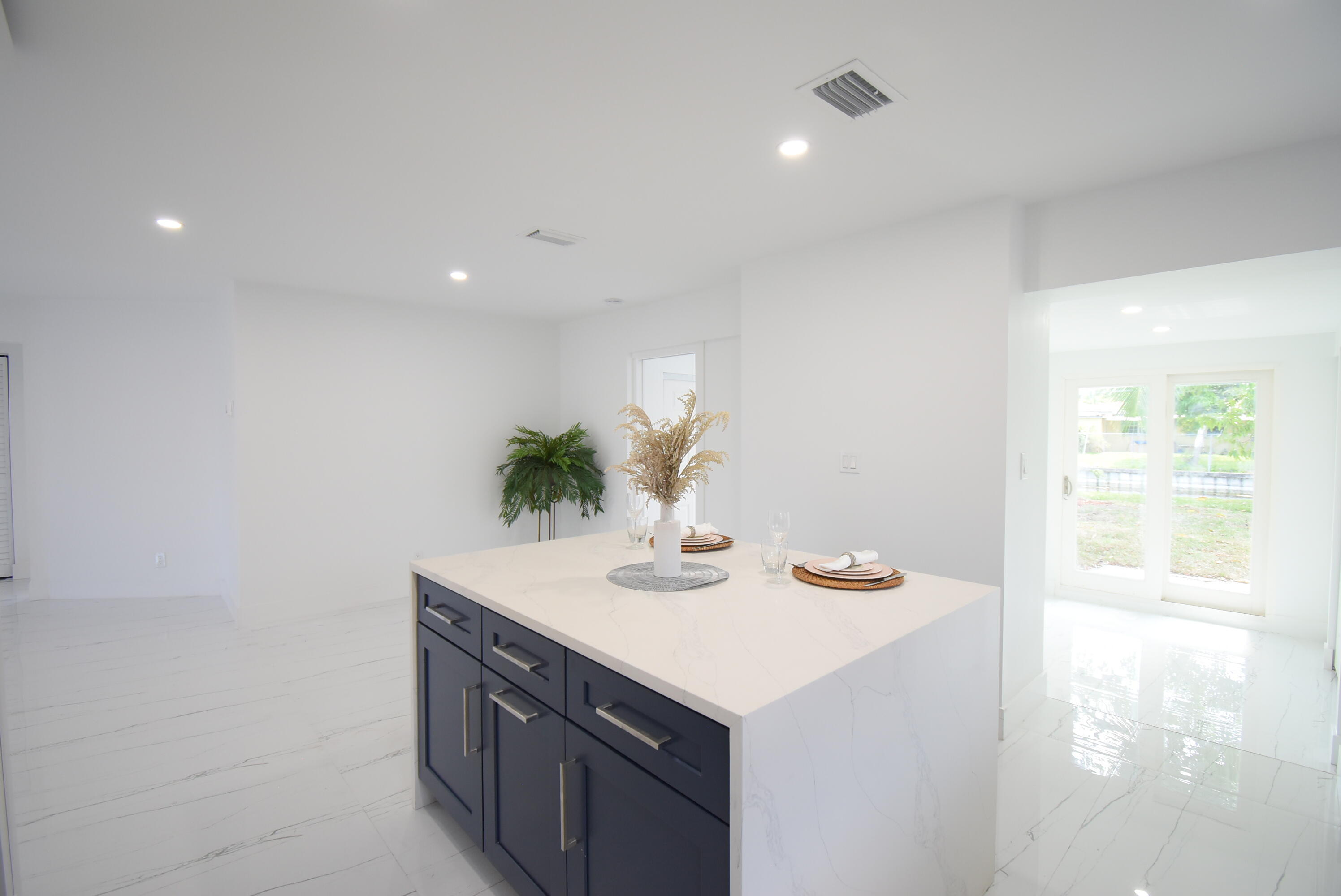 3541 NW 37th, Lauderdale Lakes FL 33309