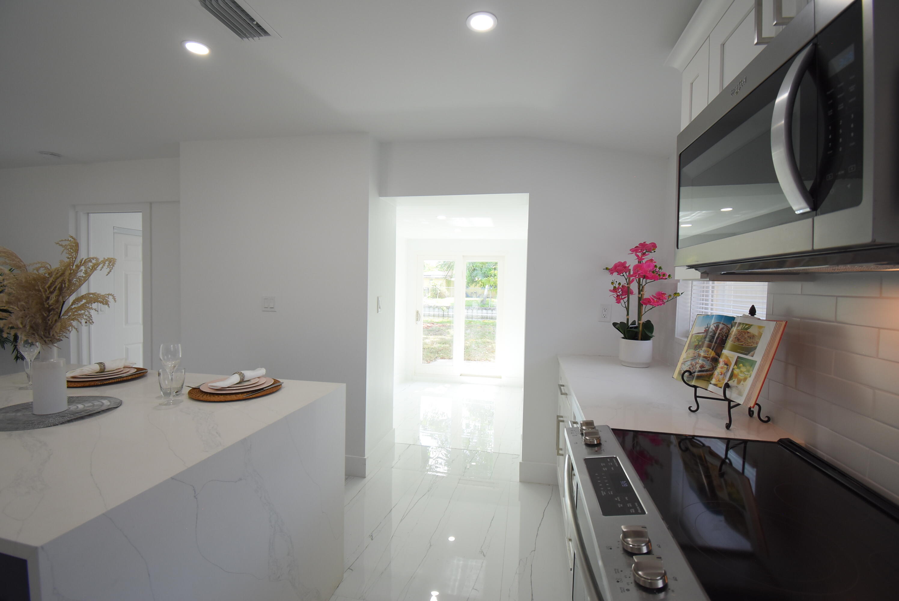 3541 NW 37th, Lauderdale Lakes FL 33309