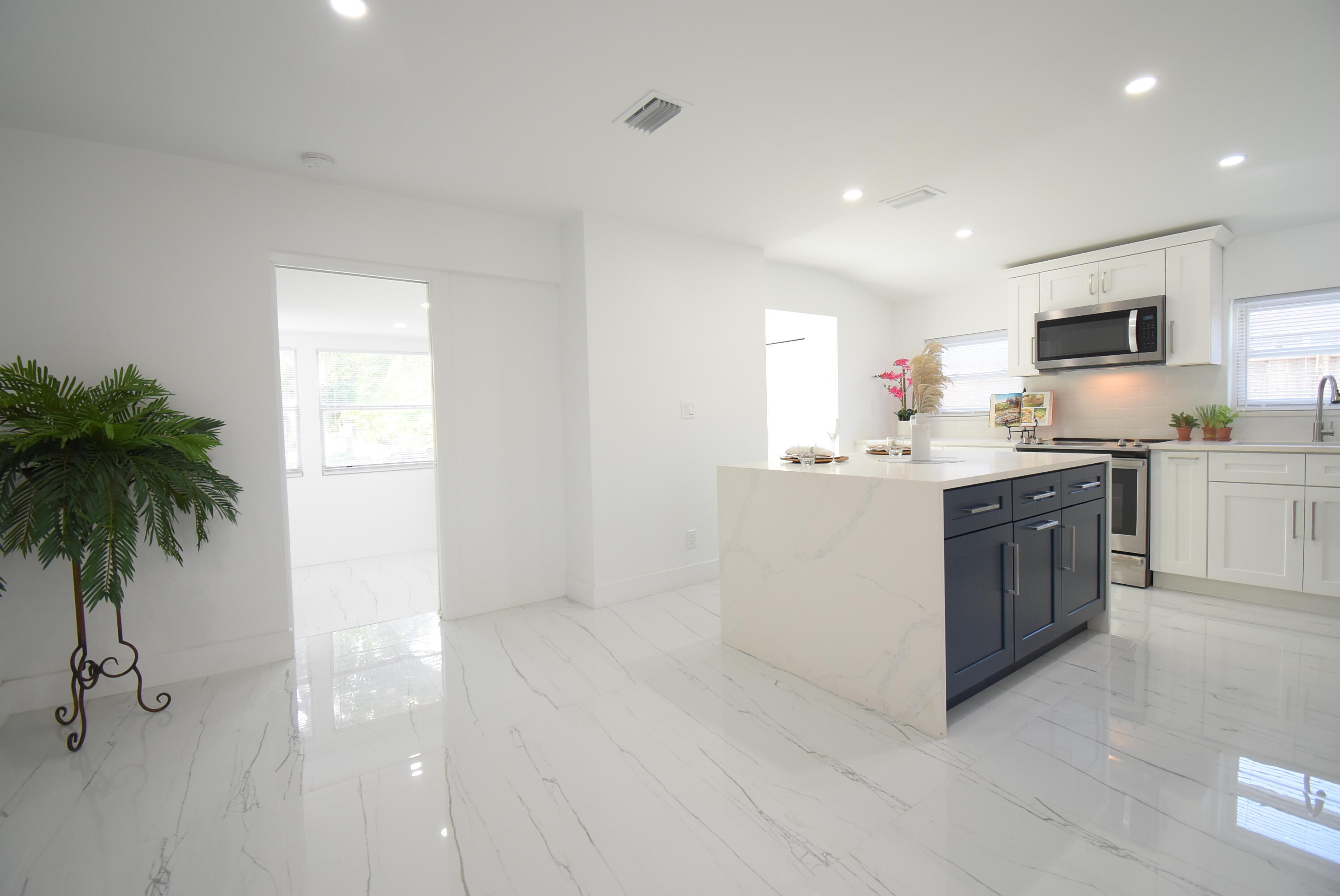 3541 NW 37th, Lauderdale Lakes FL 33309