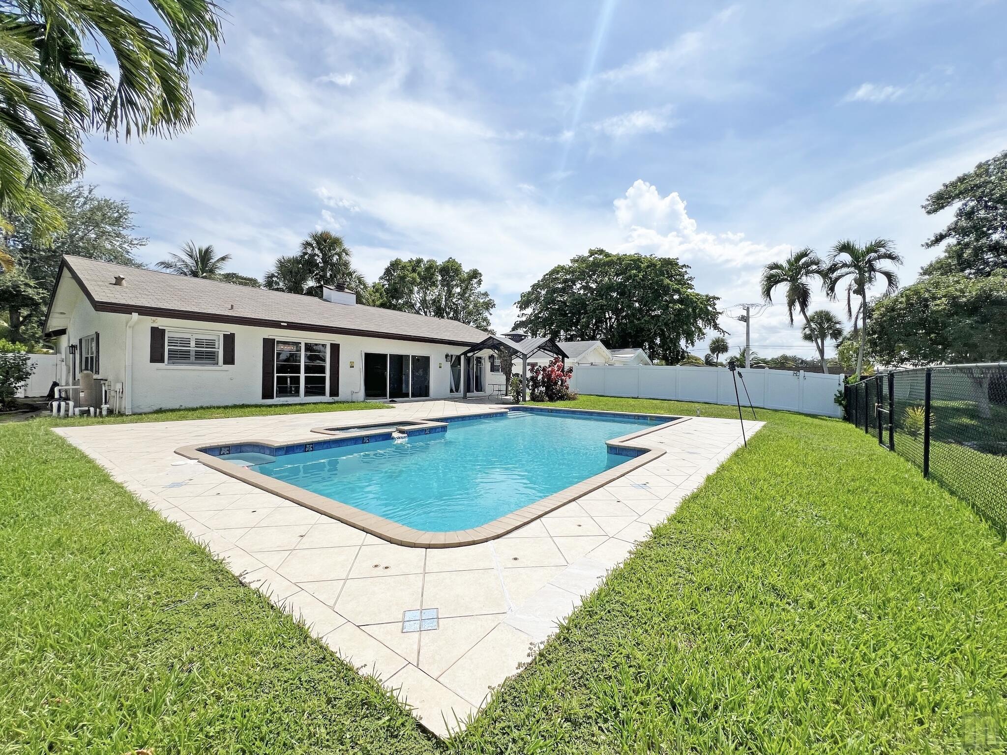 4975 NW 6TH, Coconut Creek FL 33063
