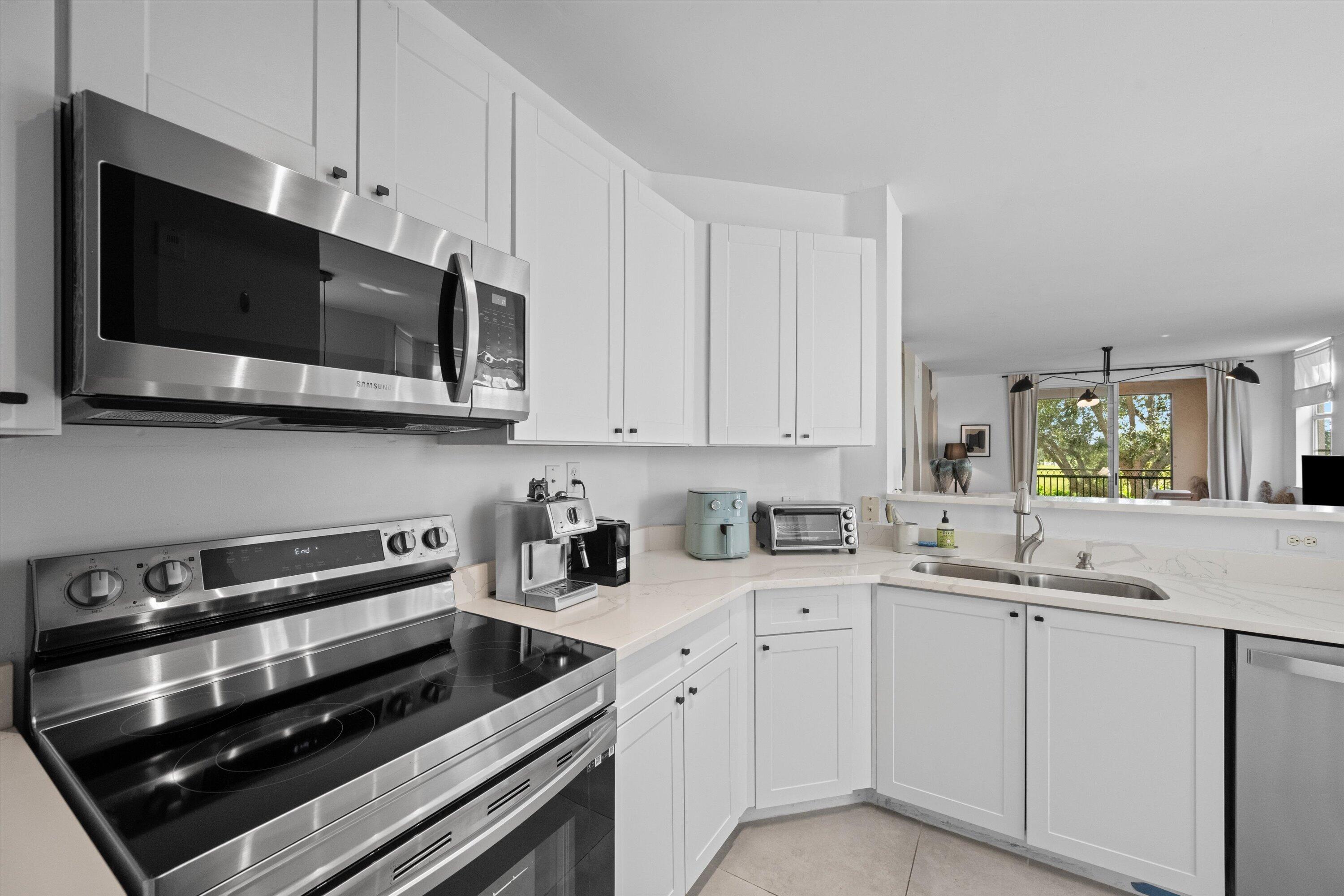 11750 SAINT ANDREWS #208, Wellington FL 33414