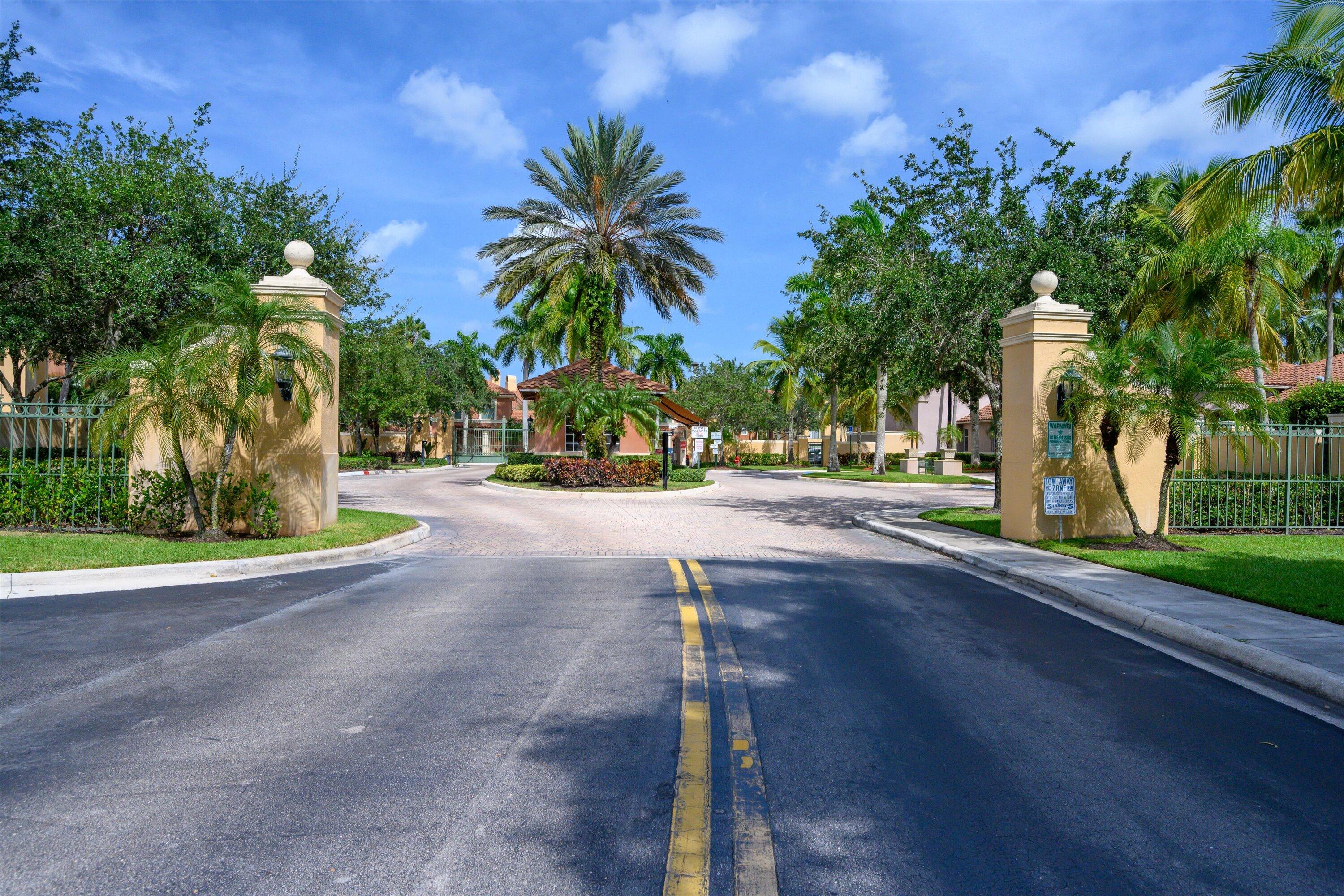 11750 SAINT ANDREWS #208, Wellington FL 33414