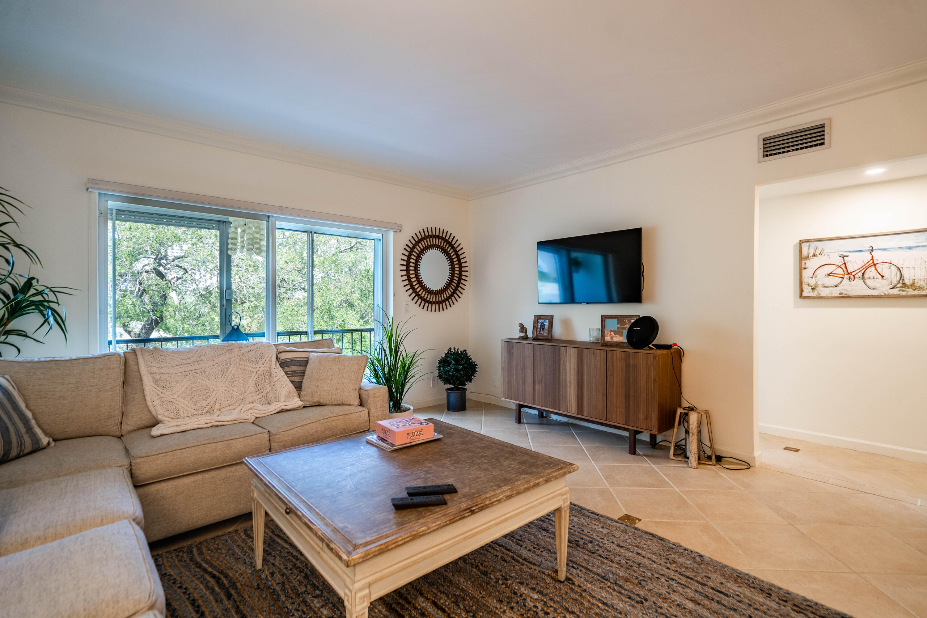 1212 SE 2nd #305, Fort Lauderdale FL 33301