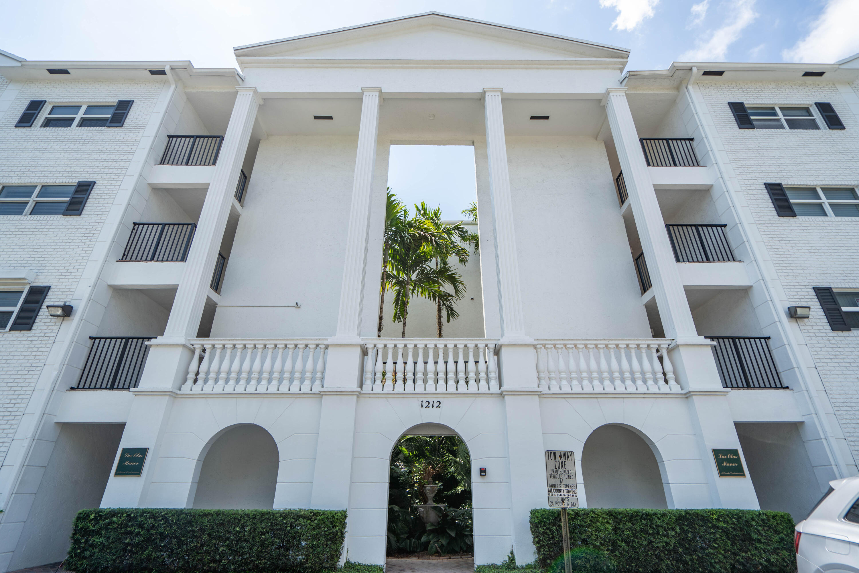 1212 SE 2nd #305, Fort Lauderdale FL 33301
