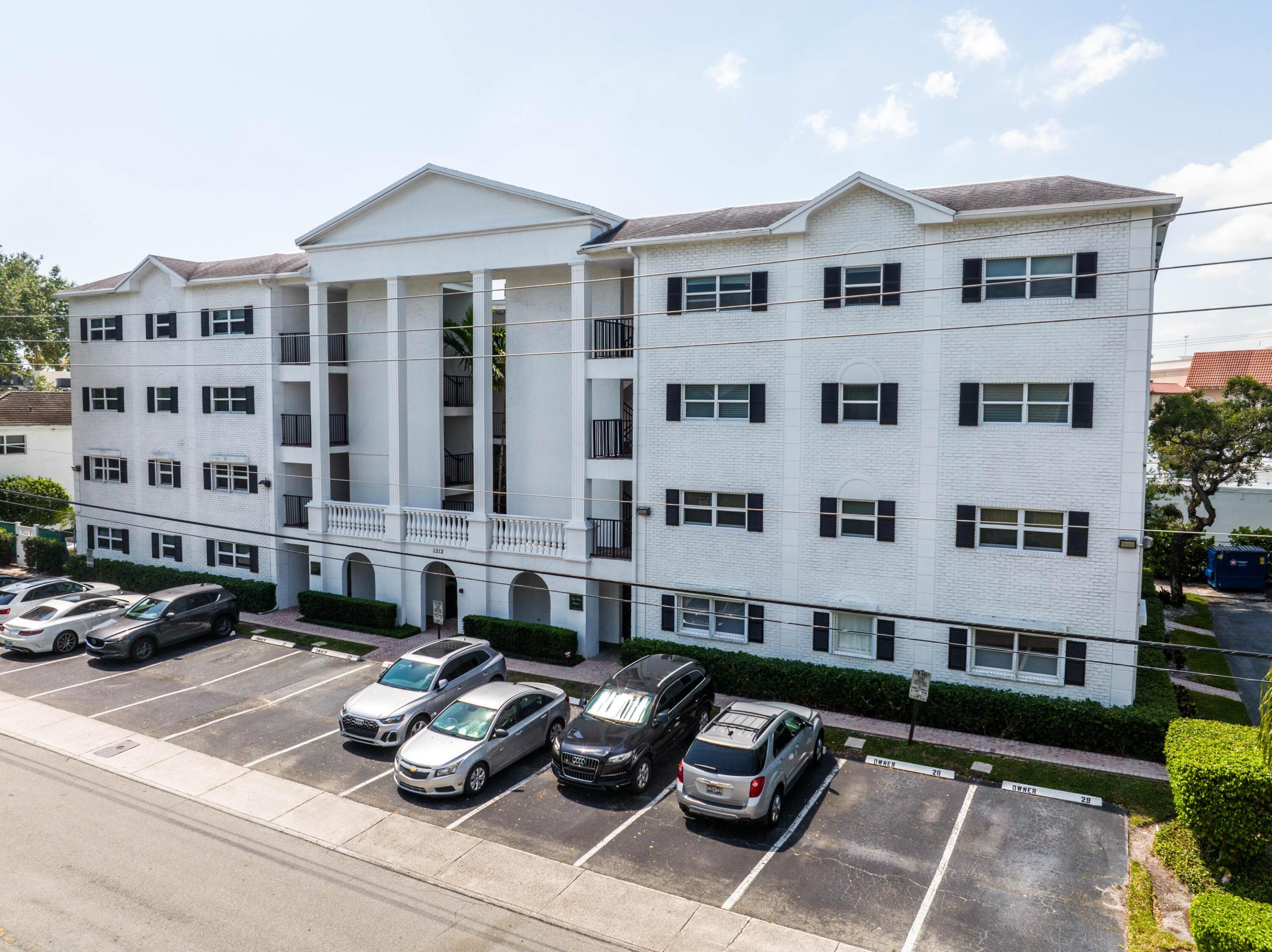 1212 SE 2nd #305, Fort Lauderdale FL 33301