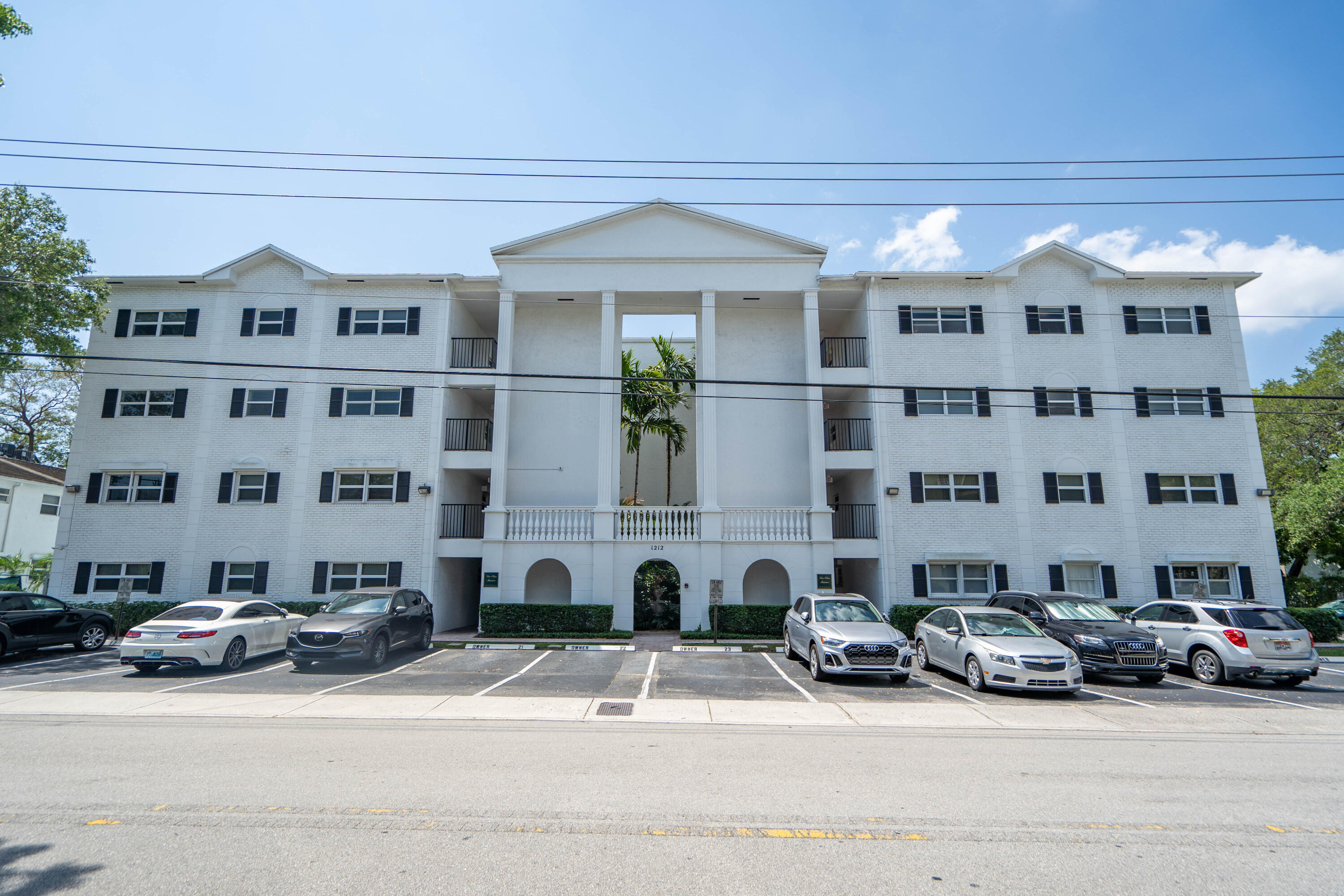 1212 SE 2nd #305, Fort Lauderdale FL 33301