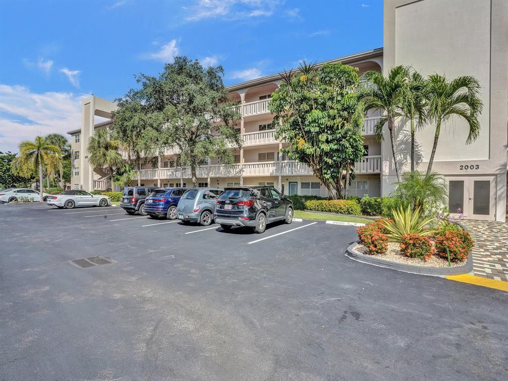 2003 GRANADA #C4, Coconut Creek FL 33066