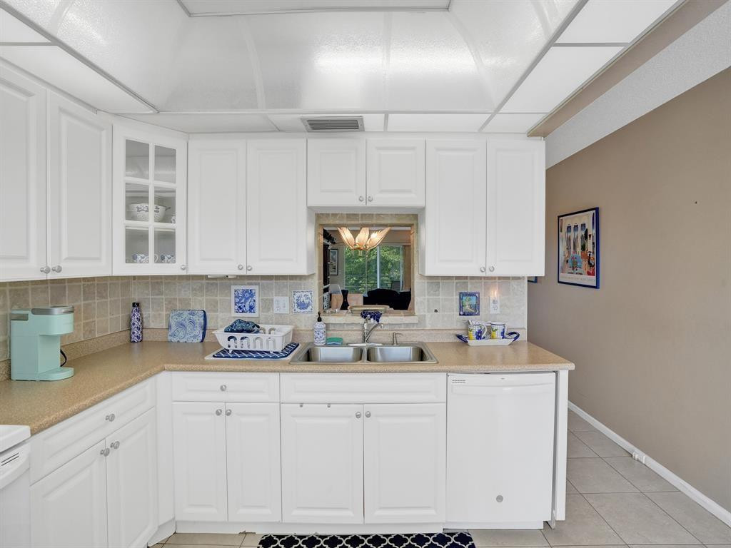 2003 GRANADA #C4, Coconut Creek FL 33066