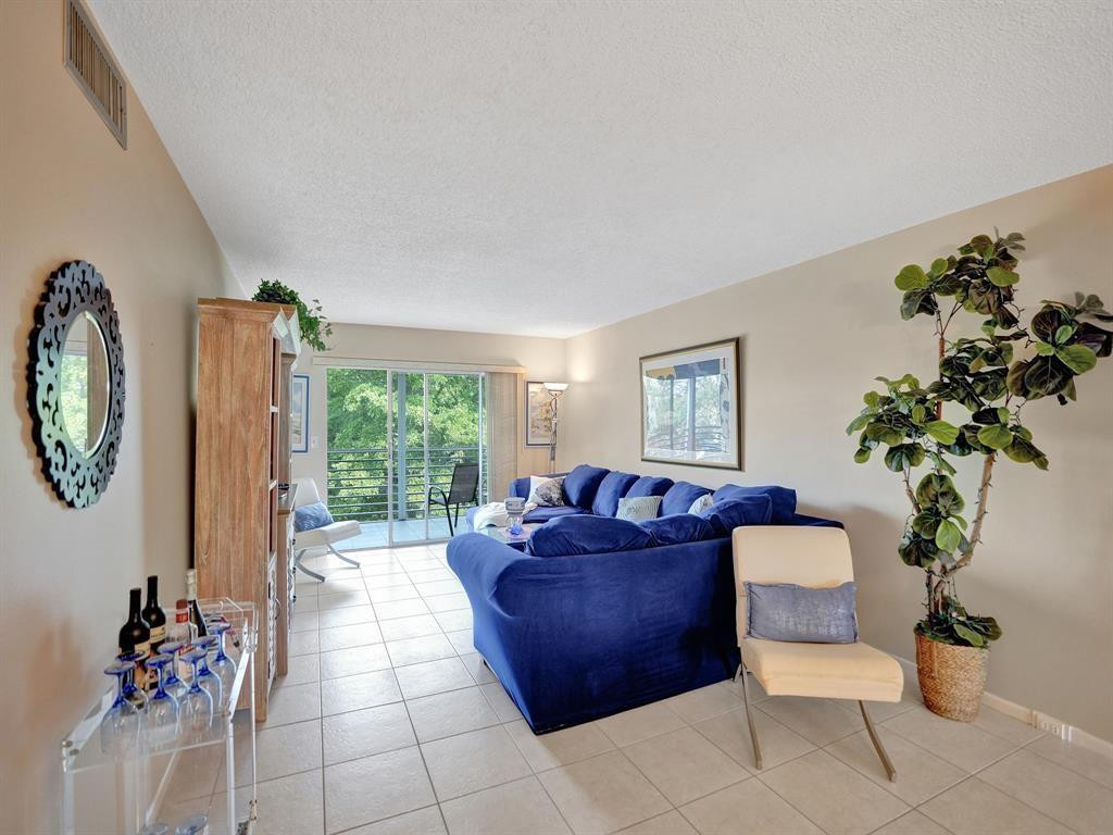 2003 GRANADA #C4, Coconut Creek FL 33066