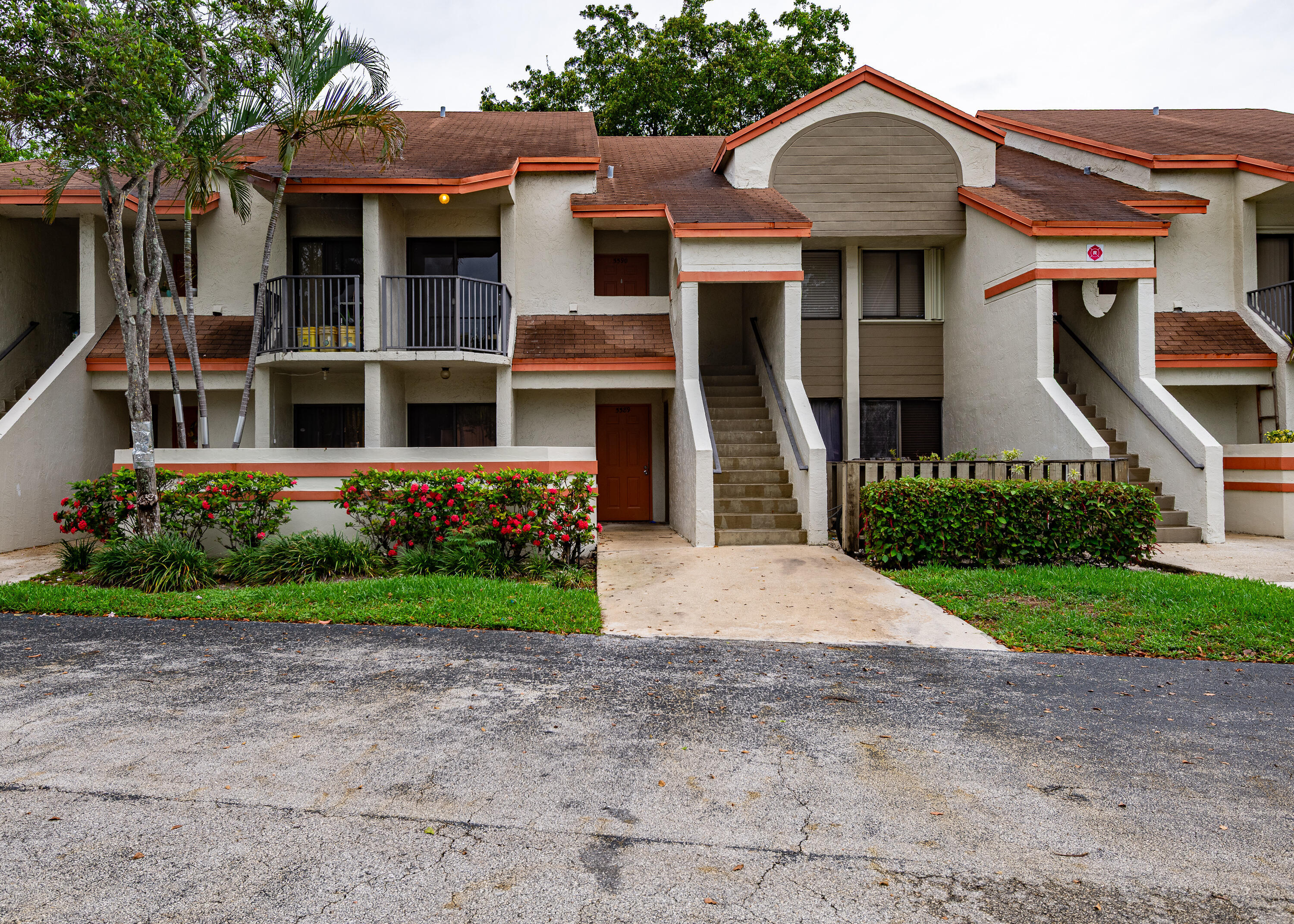 5590 COURTYARD, Margate FL 33063