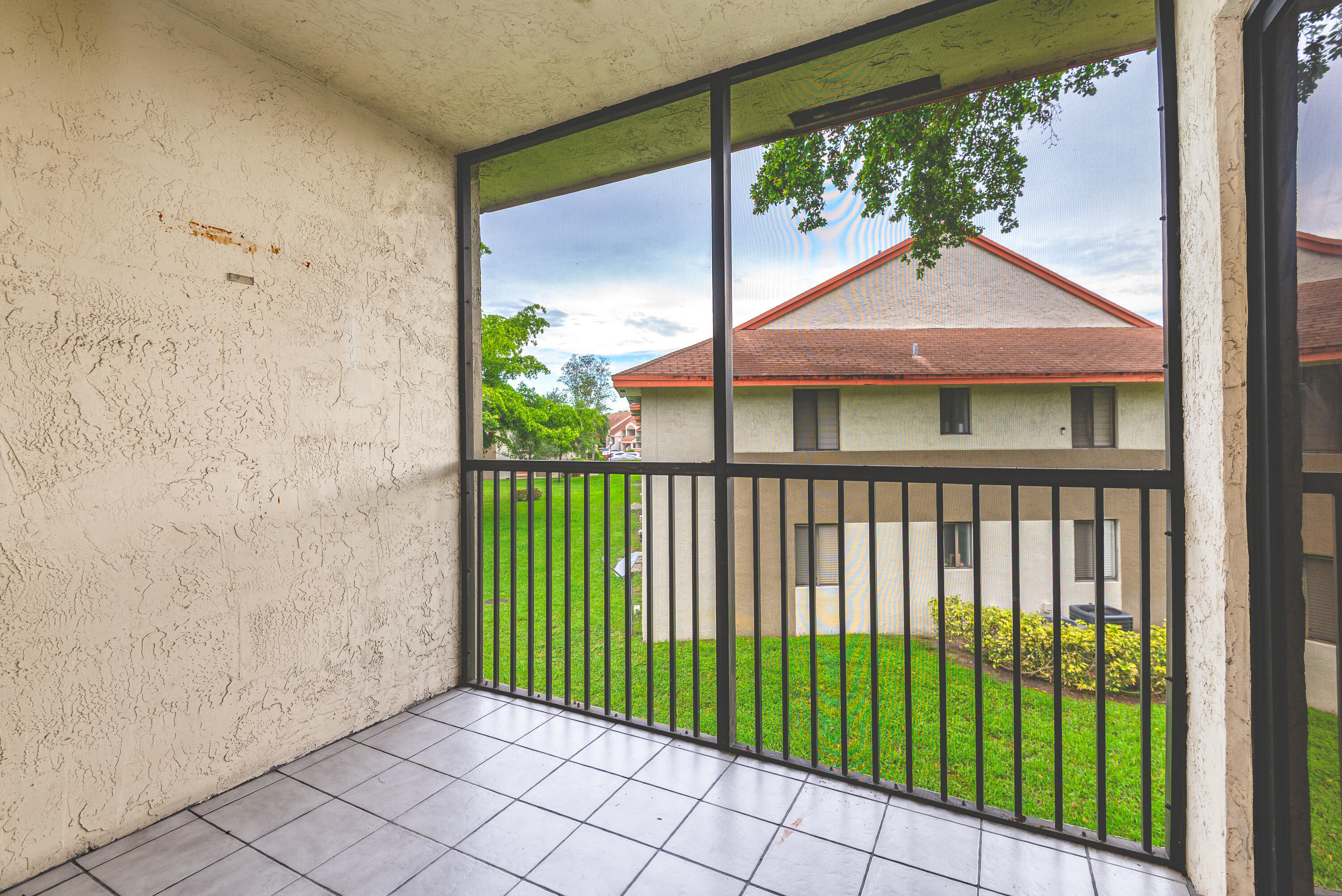 5590 COURTYARD, Margate FL 33063