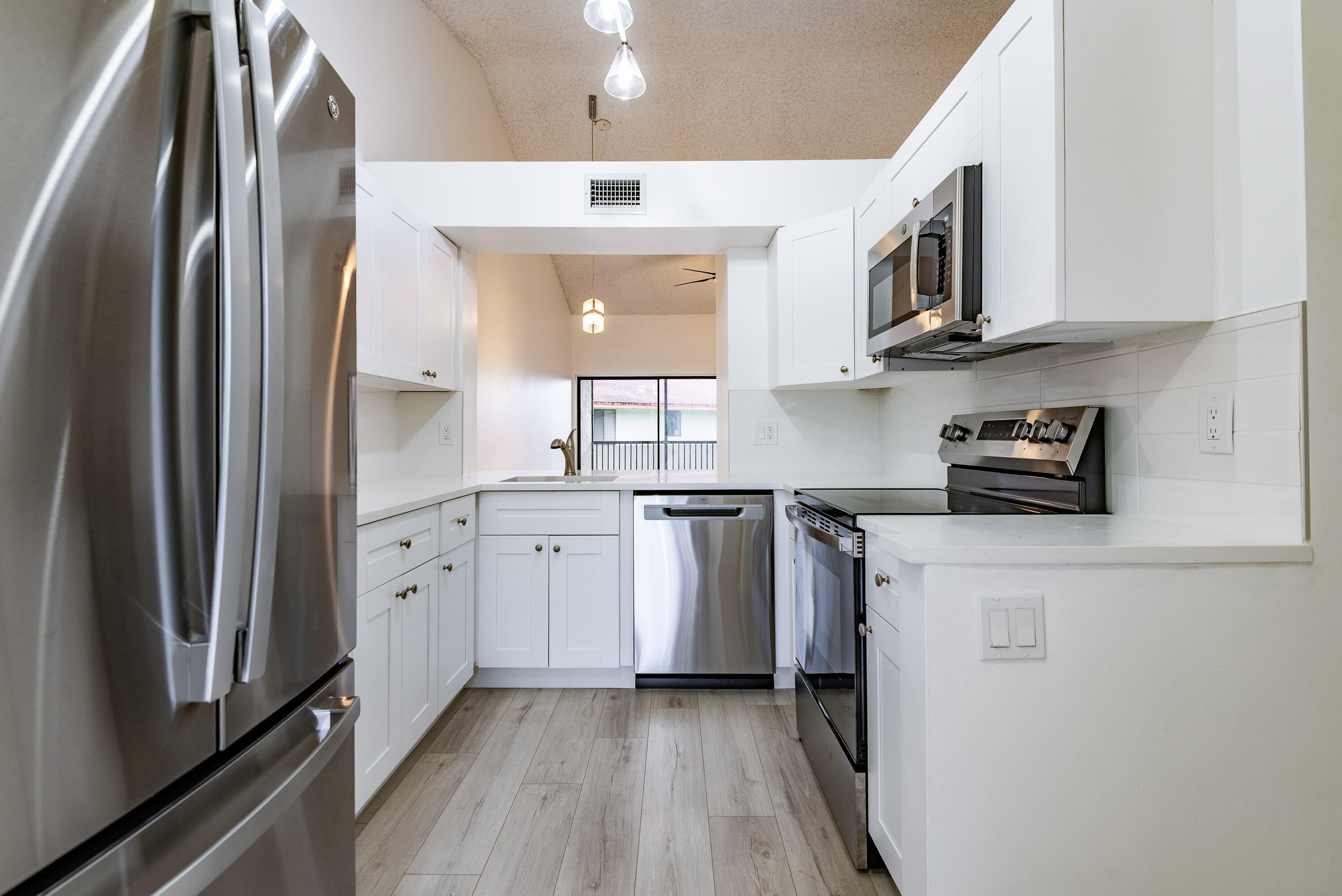 5590 COURTYARD, Margate FL 33063