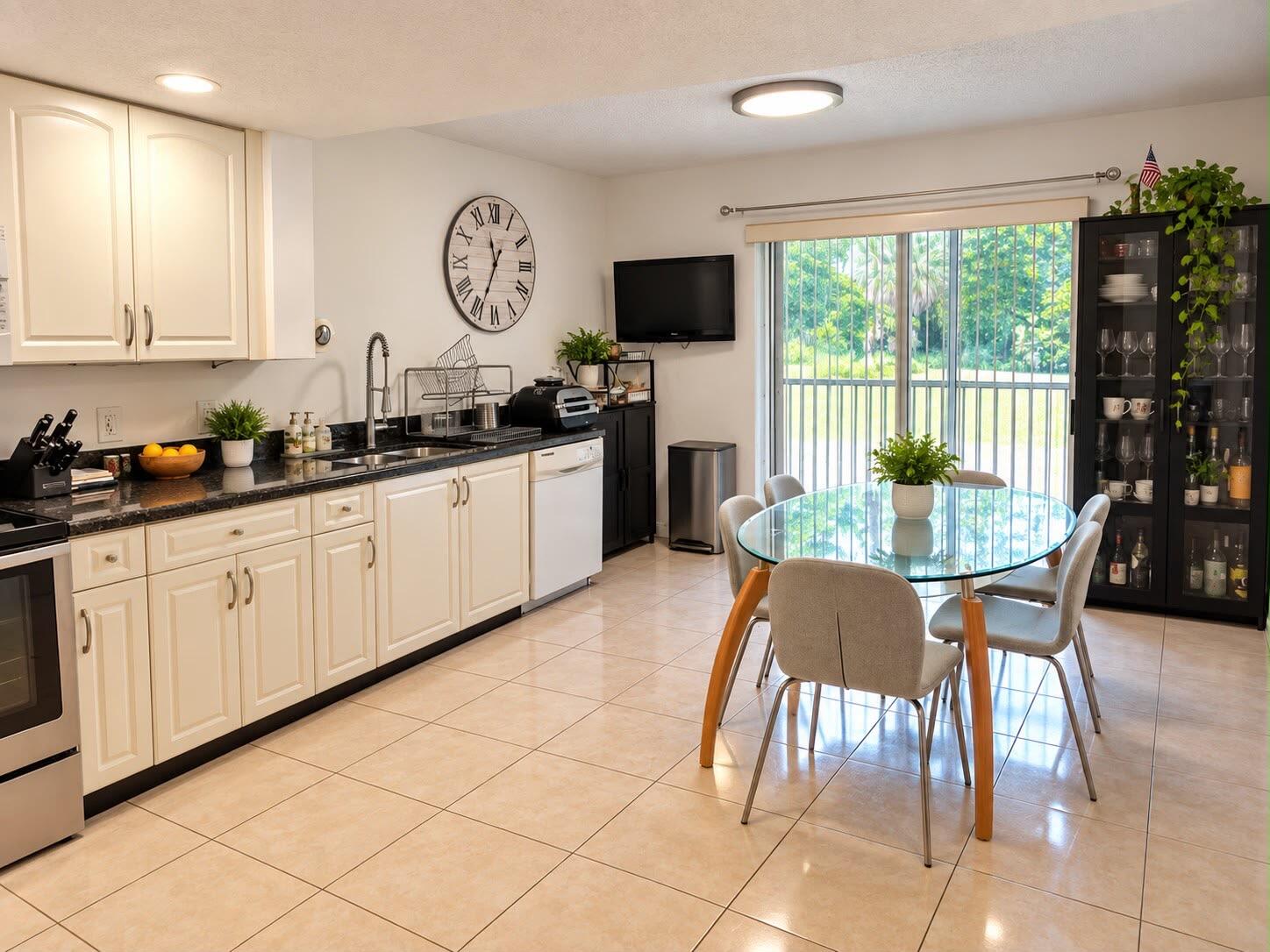 9470 TANGERINE #203, Davie FL 33324