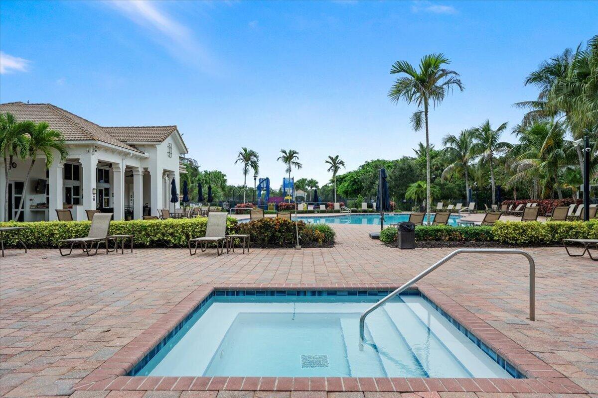 128 Umbrella, Jupiter FL 33458