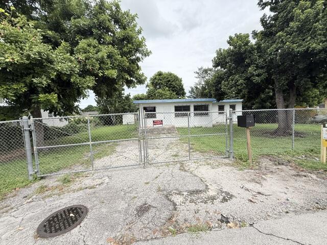 1421 NW Avenue D, Belle Glade FL 33430
