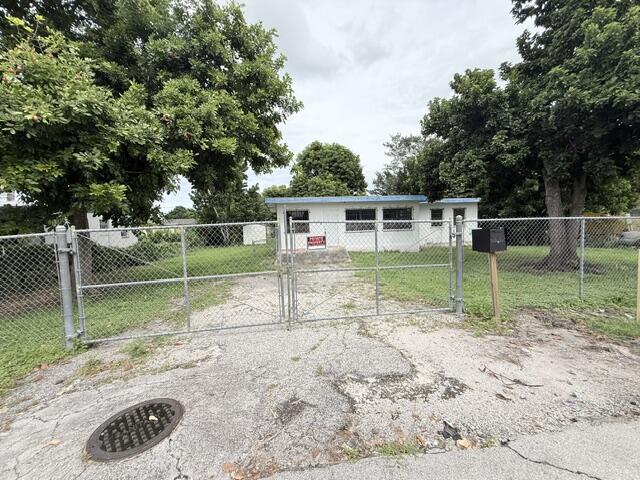 1421 NW Avenue D, Belle Glade FL 33430