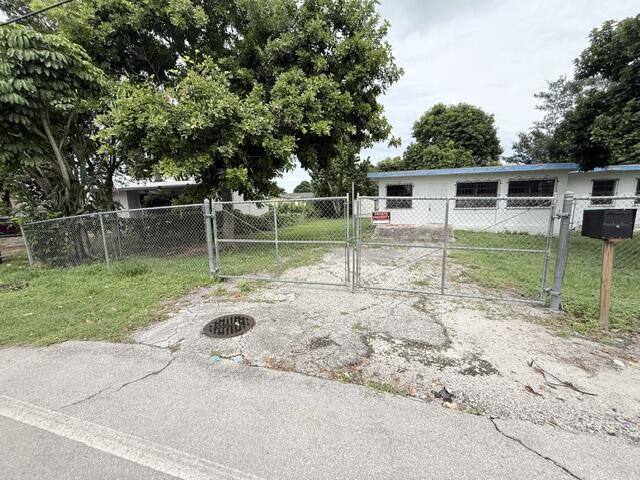 1421 NW Avenue D, Belle Glade FL 33430