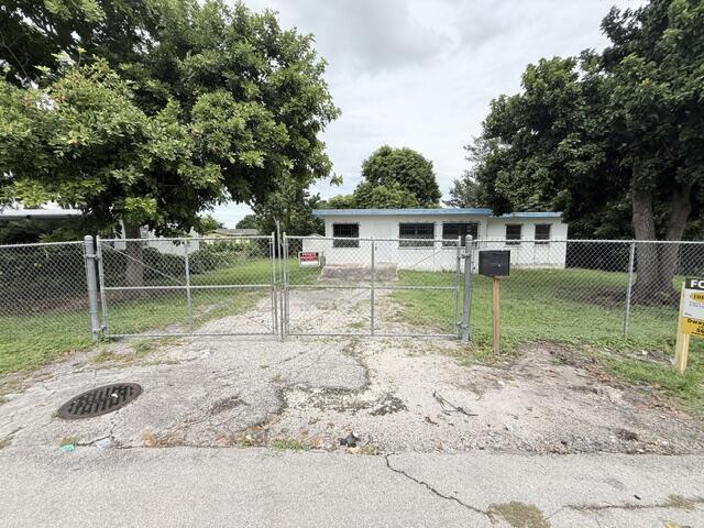 1421 NW Avenue D, Belle Glade FL 33430