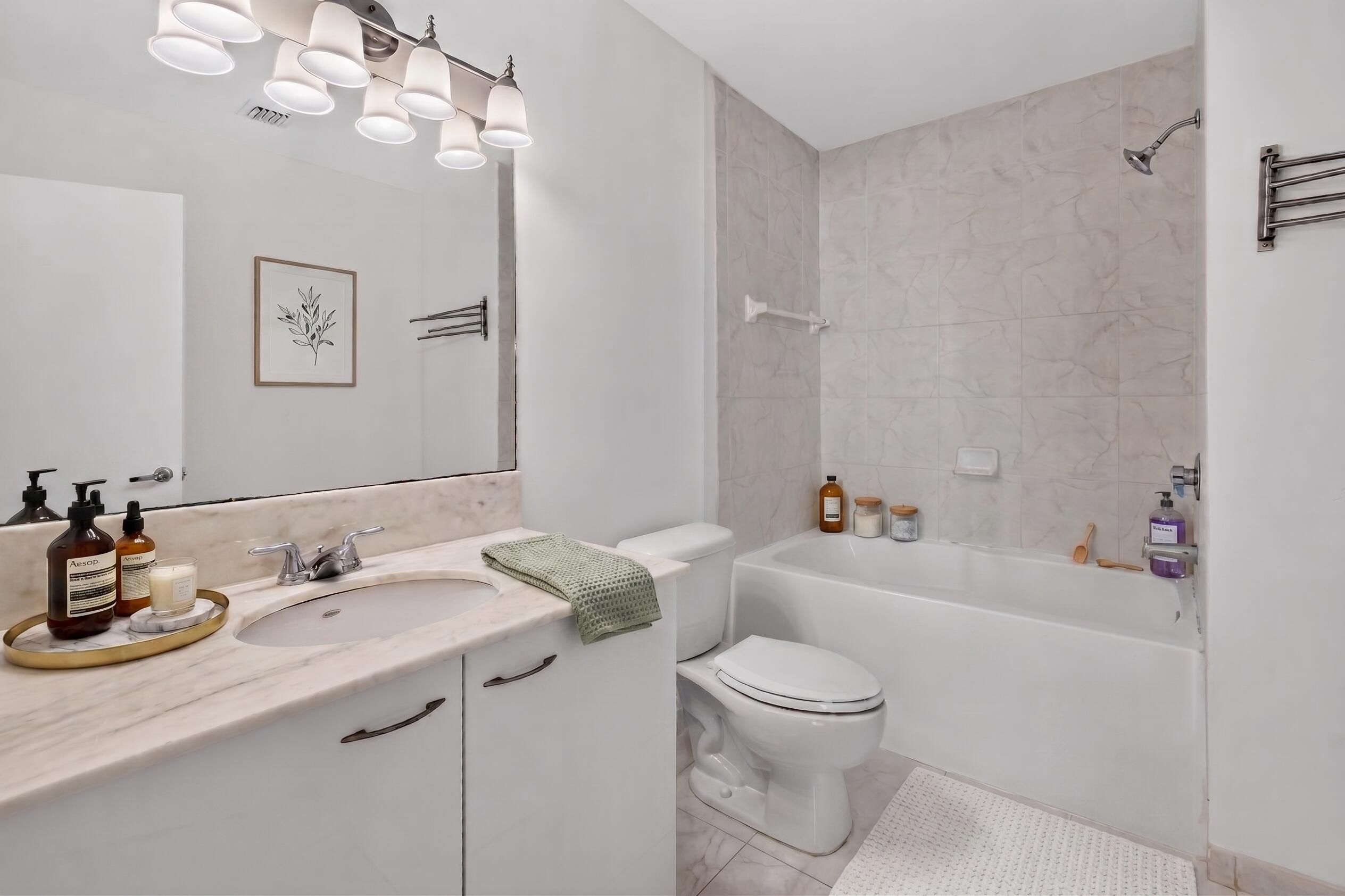 133 NE 2nd #1408, Miami FL 33132