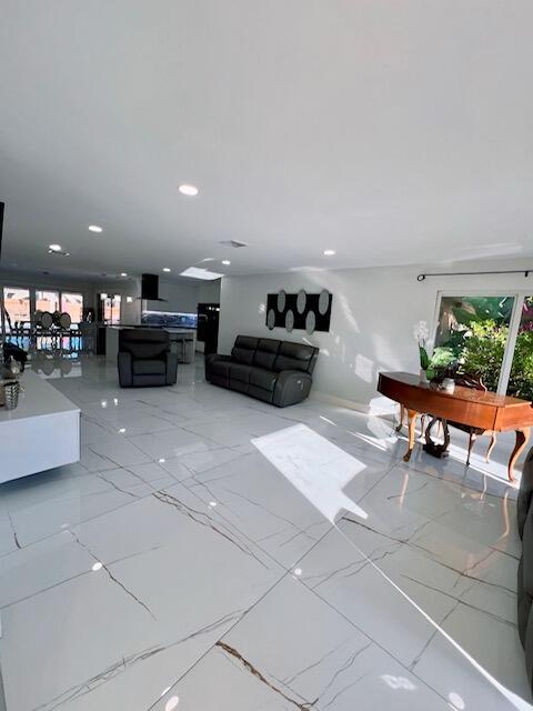 1155 BUCHANAN, Hollywood FL 33019