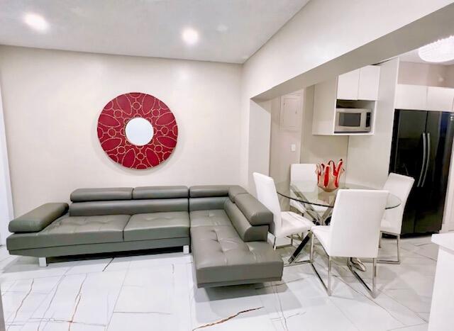 1155 BUCHANAN, Hollywood FL 33019
