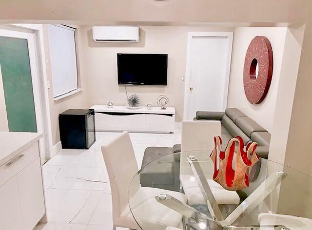 1155 BUCHANAN, Hollywood FL 33019
