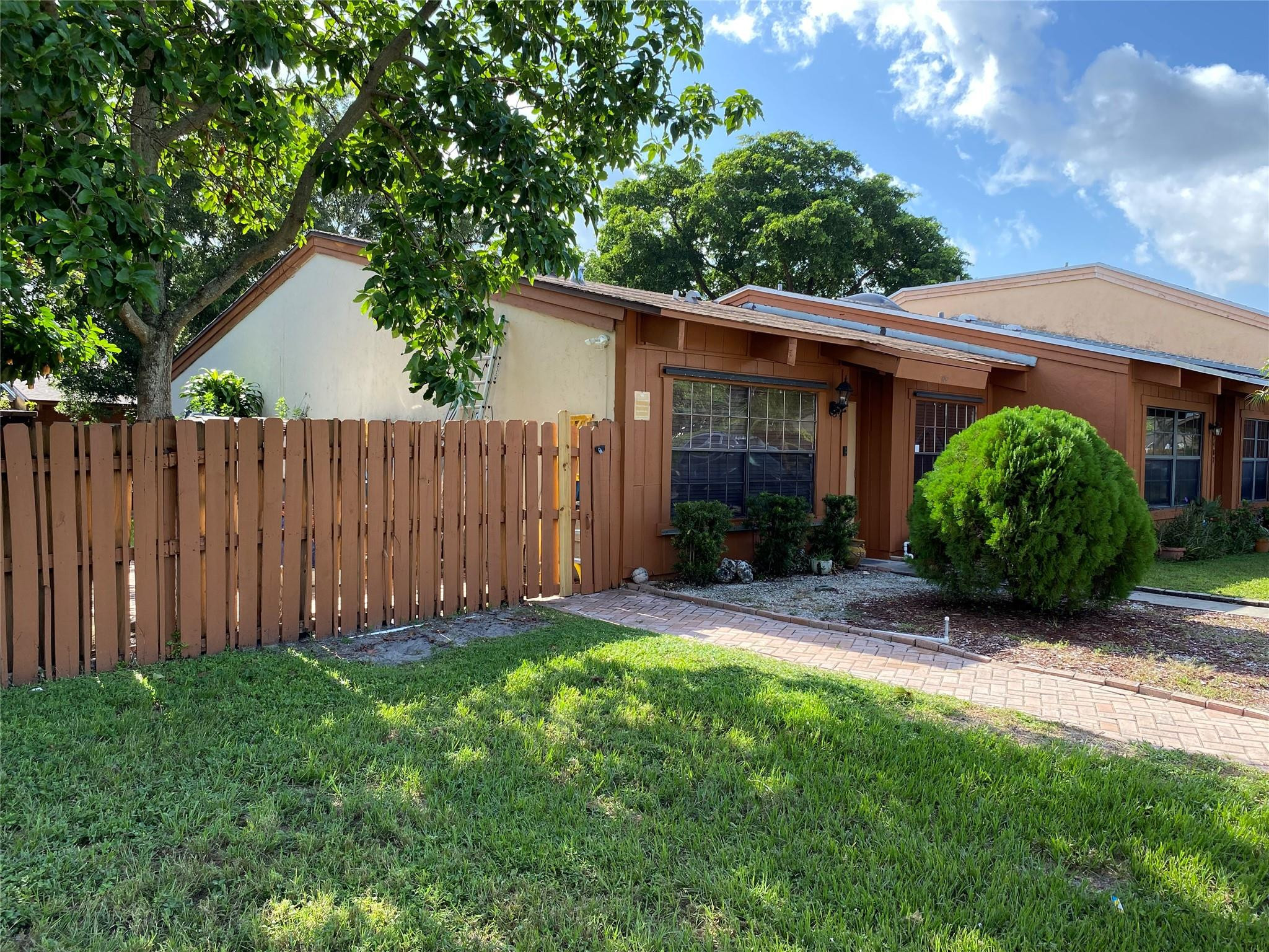 7489 NW 33RD, Lauderhill FL 33319