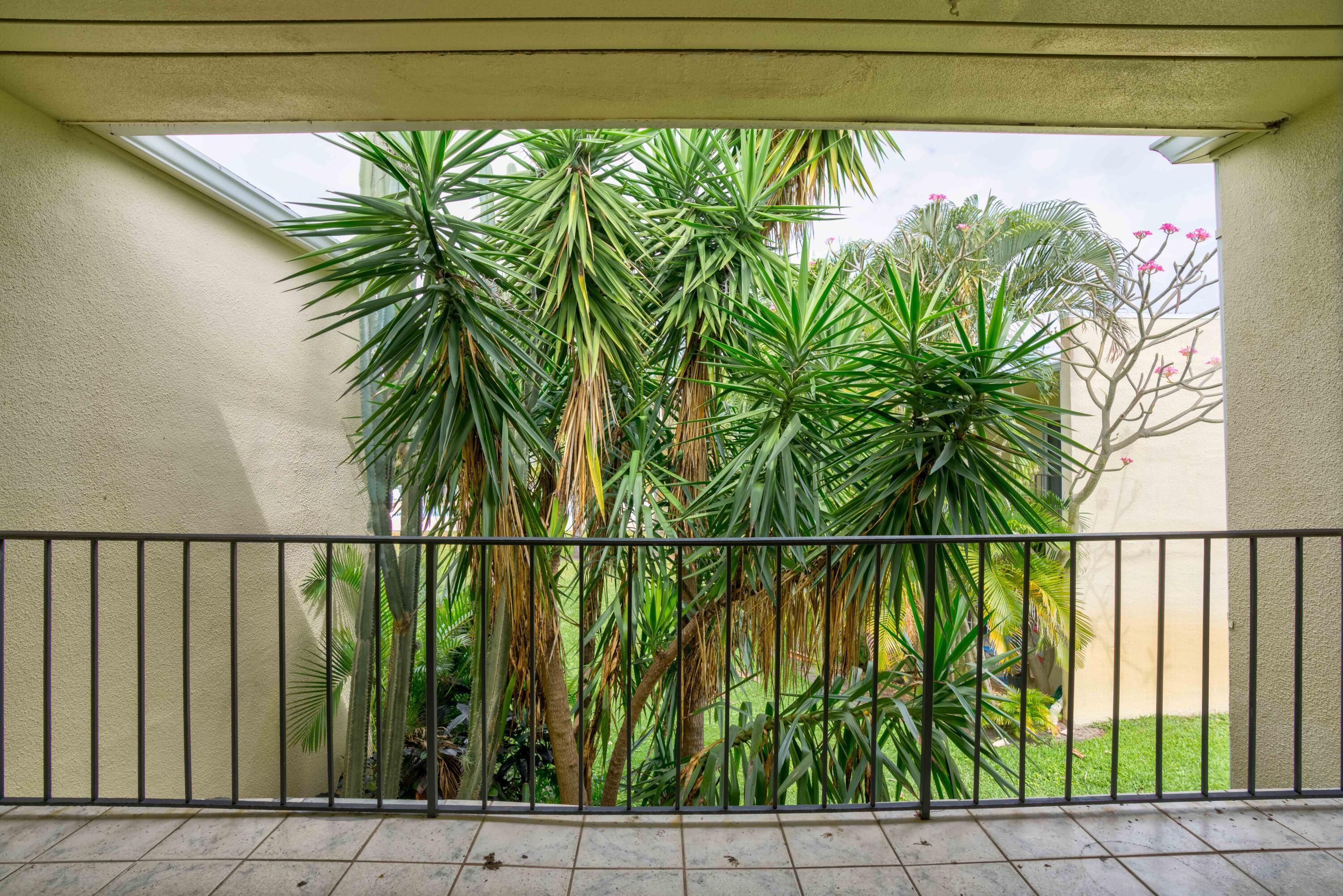 390 GOLFVIEW #B, North Palm Beach FL 33408