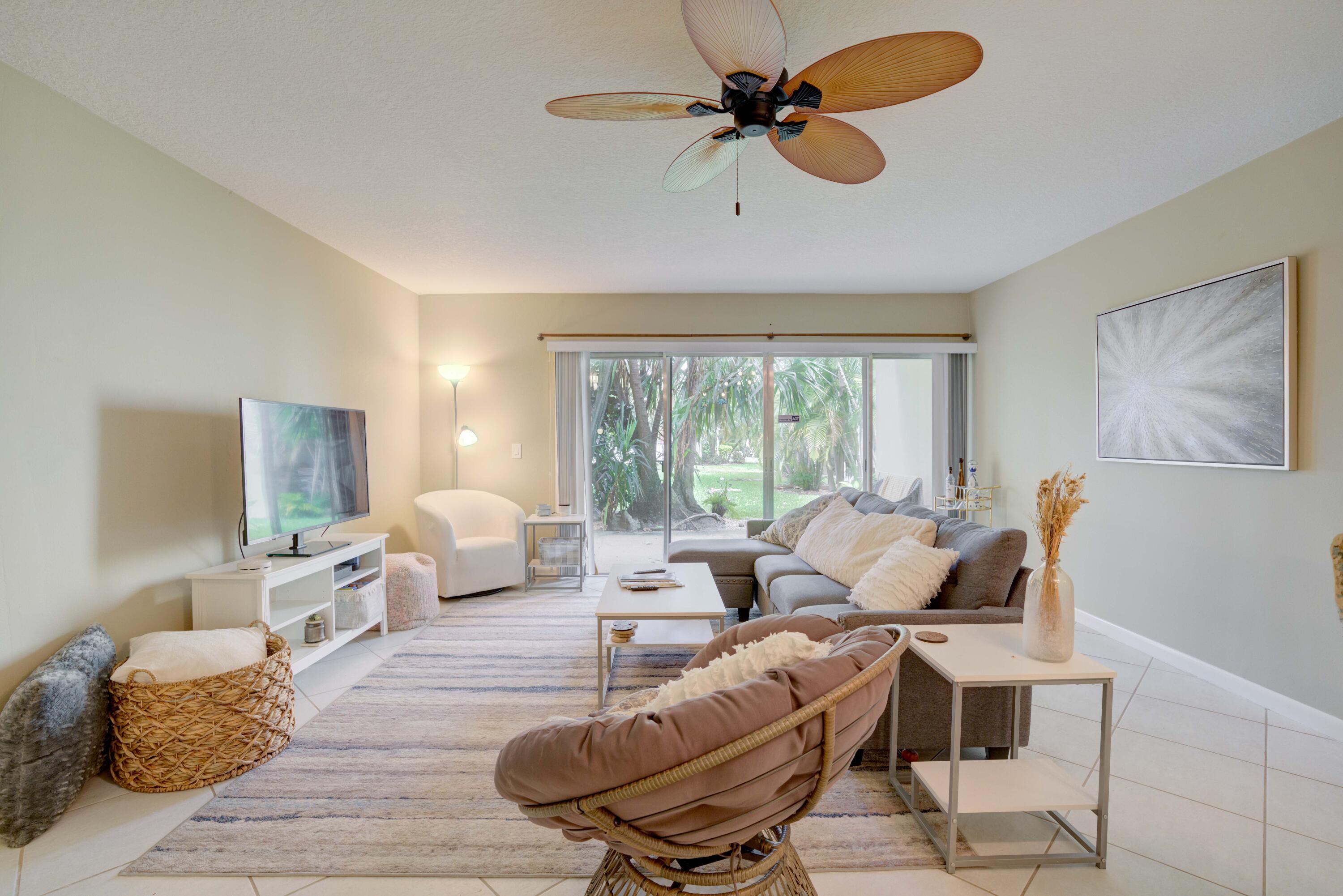 390 GOLFVIEW #B, North Palm Beach FL 33408