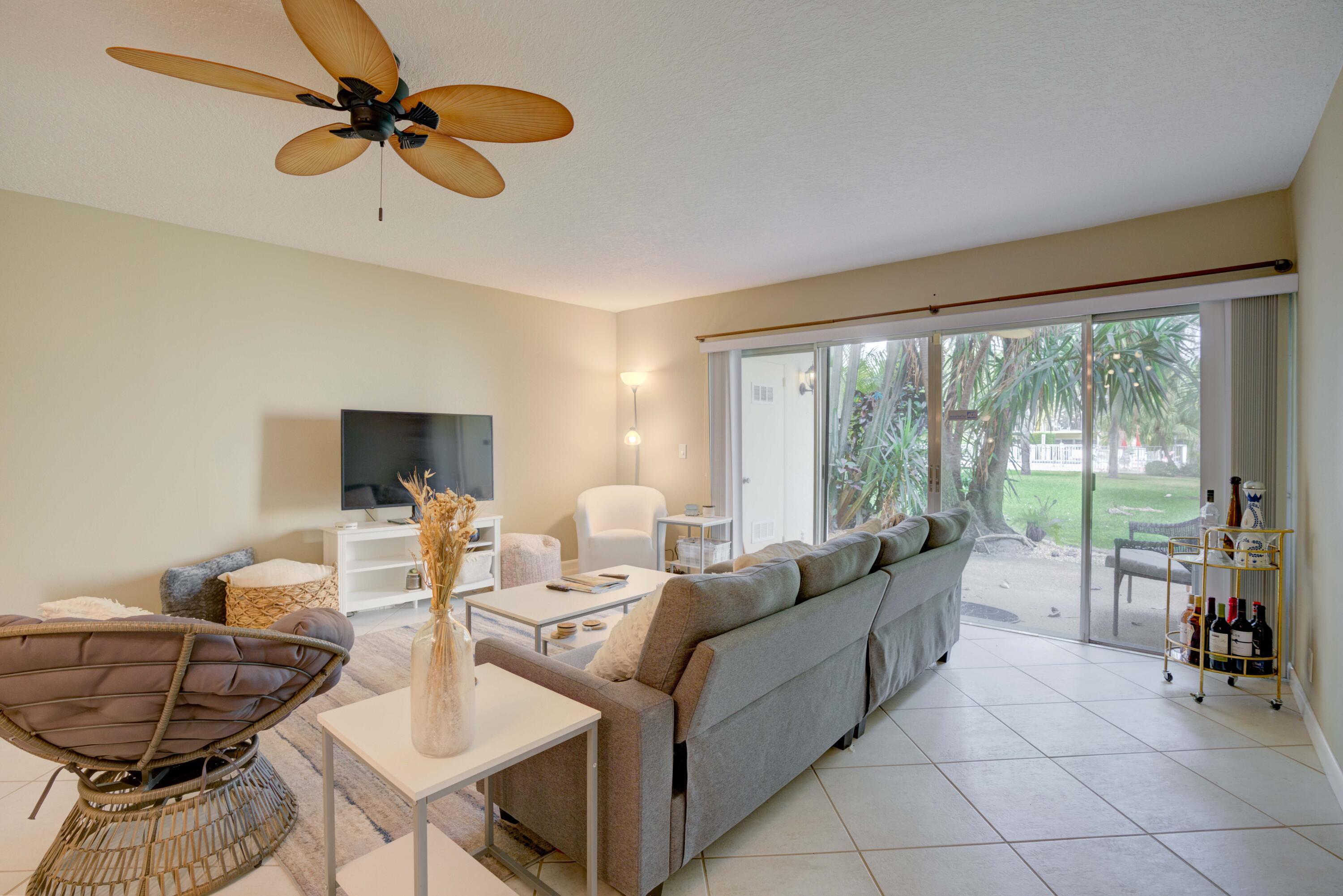390 GOLFVIEW #B, North Palm Beach FL 33408