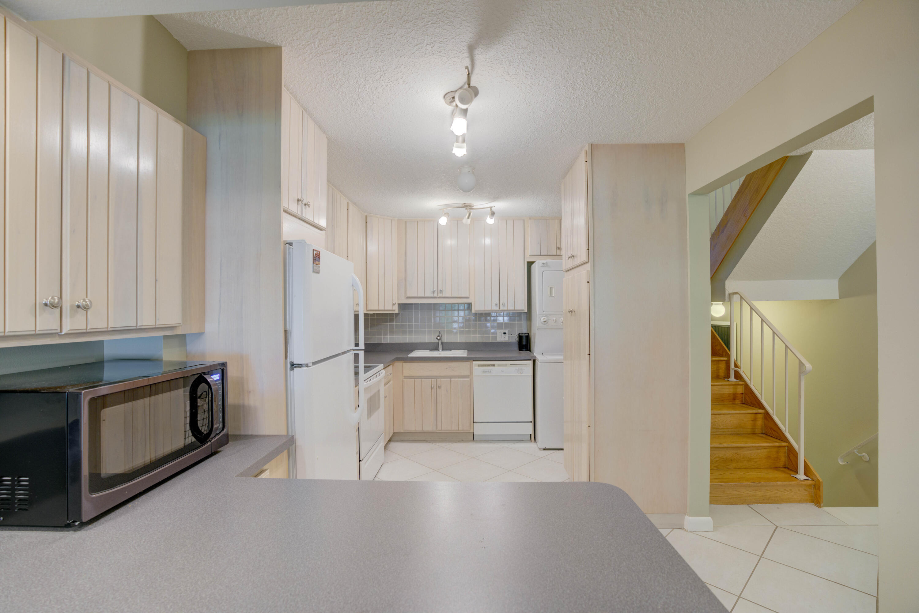 390 GOLFVIEW #B, North Palm Beach FL 33408