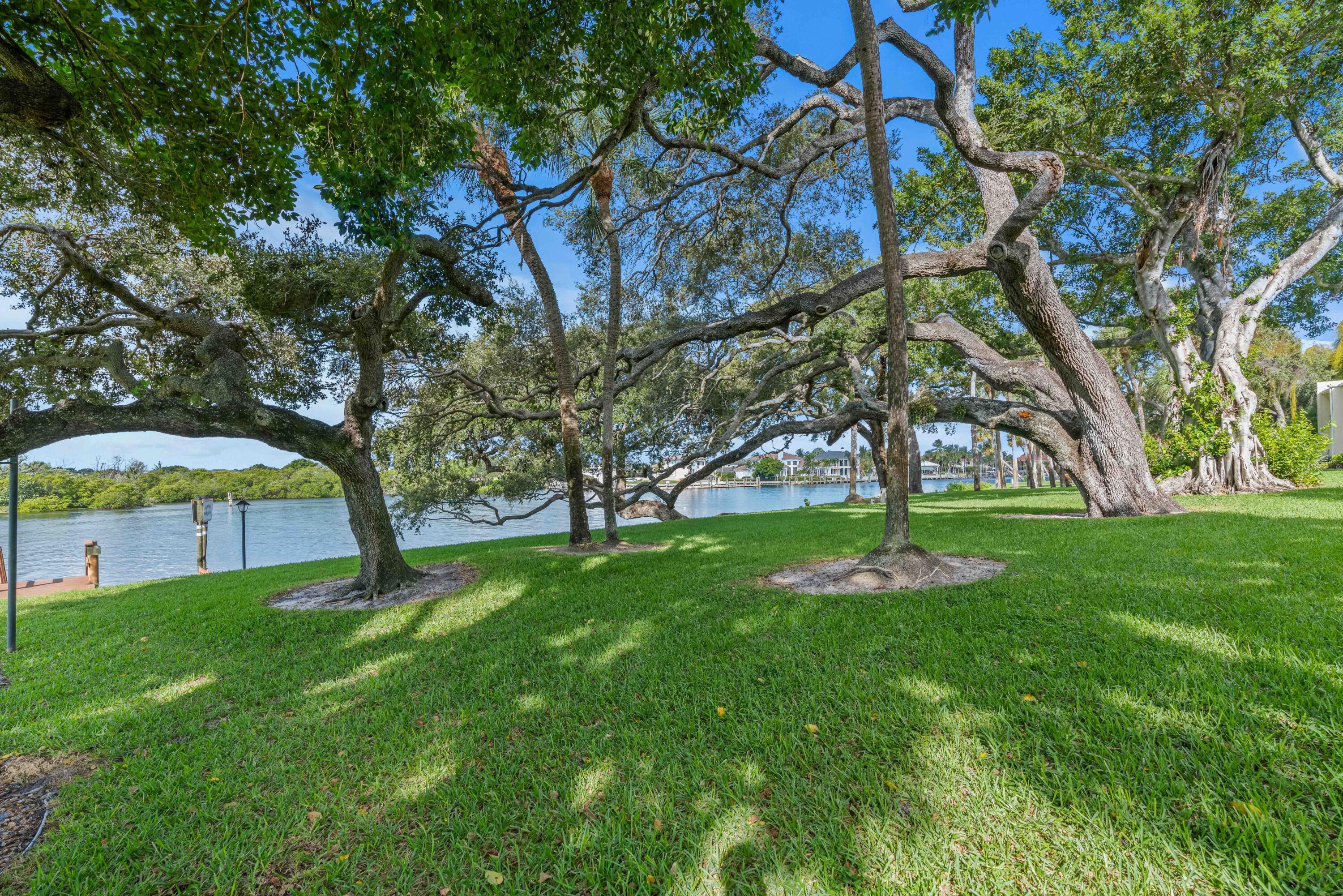 390 GOLFVIEW #B, North Palm Beach FL 33408