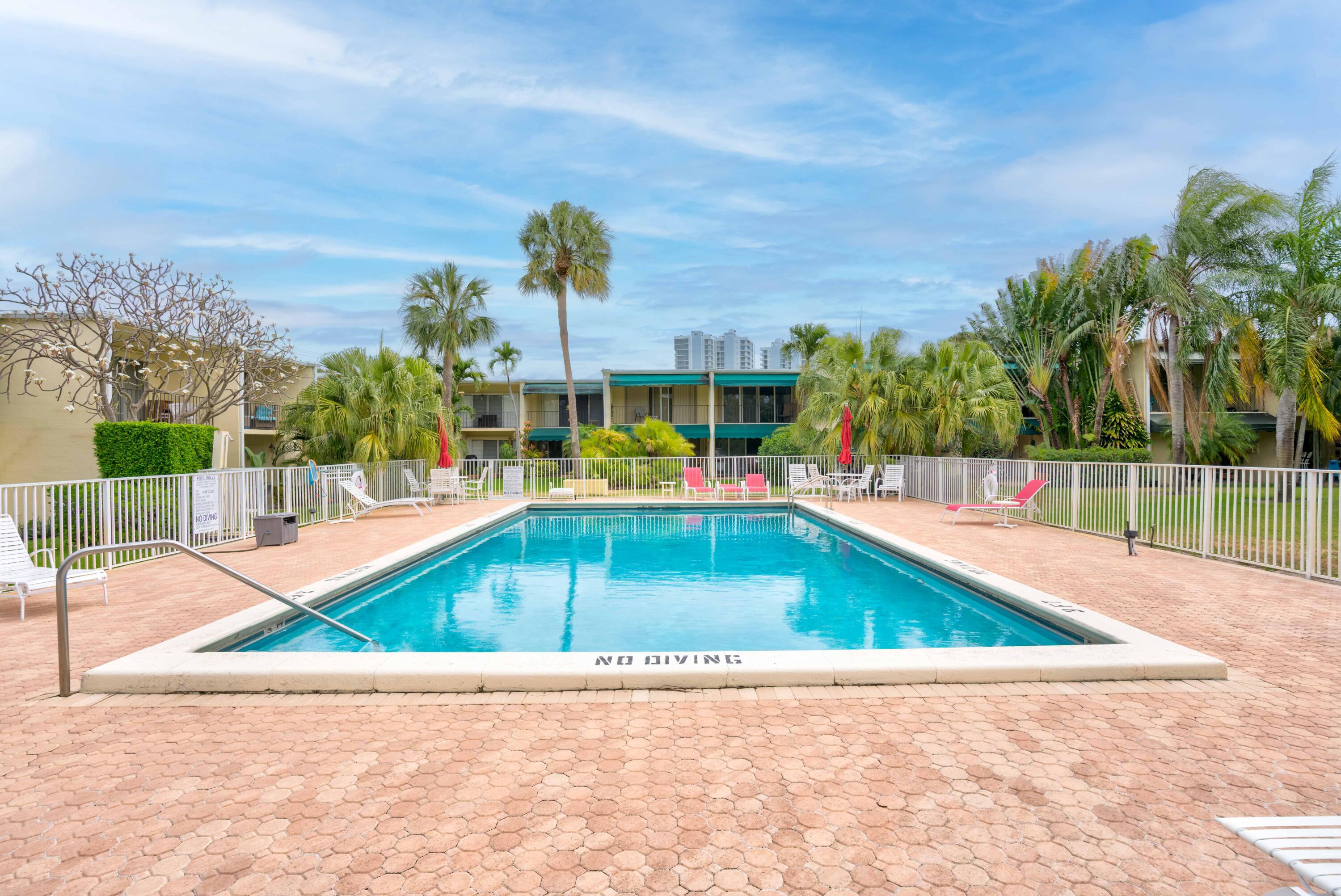 390 GOLFVIEW #B, North Palm Beach FL 33408