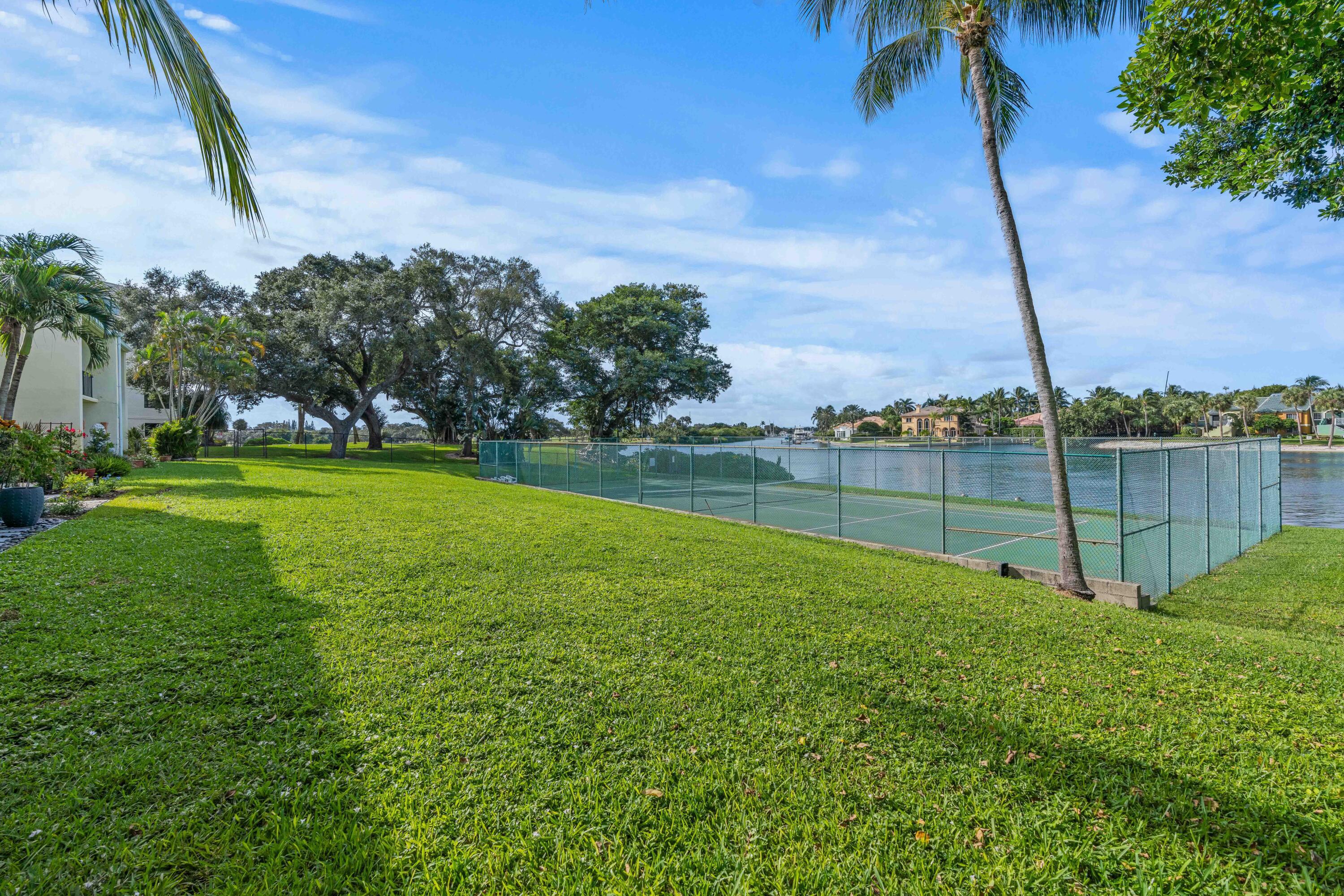 390 GOLFVIEW #B, North Palm Beach FL 33408