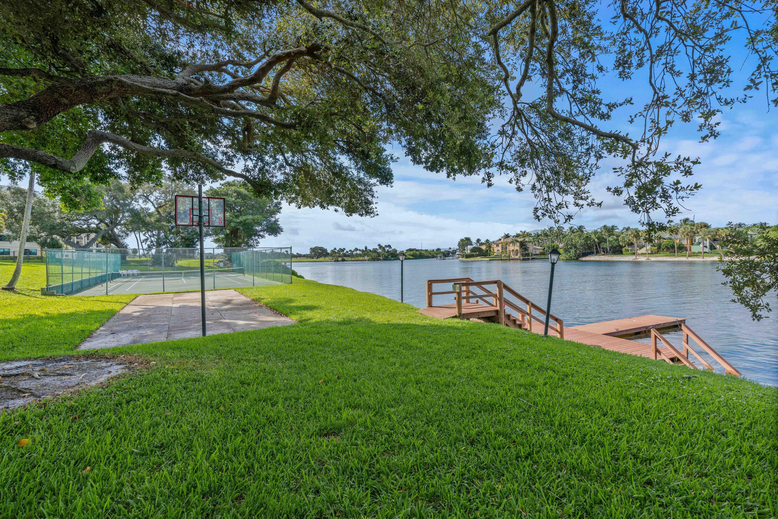 390 GOLFVIEW #B, North Palm Beach FL 33408
