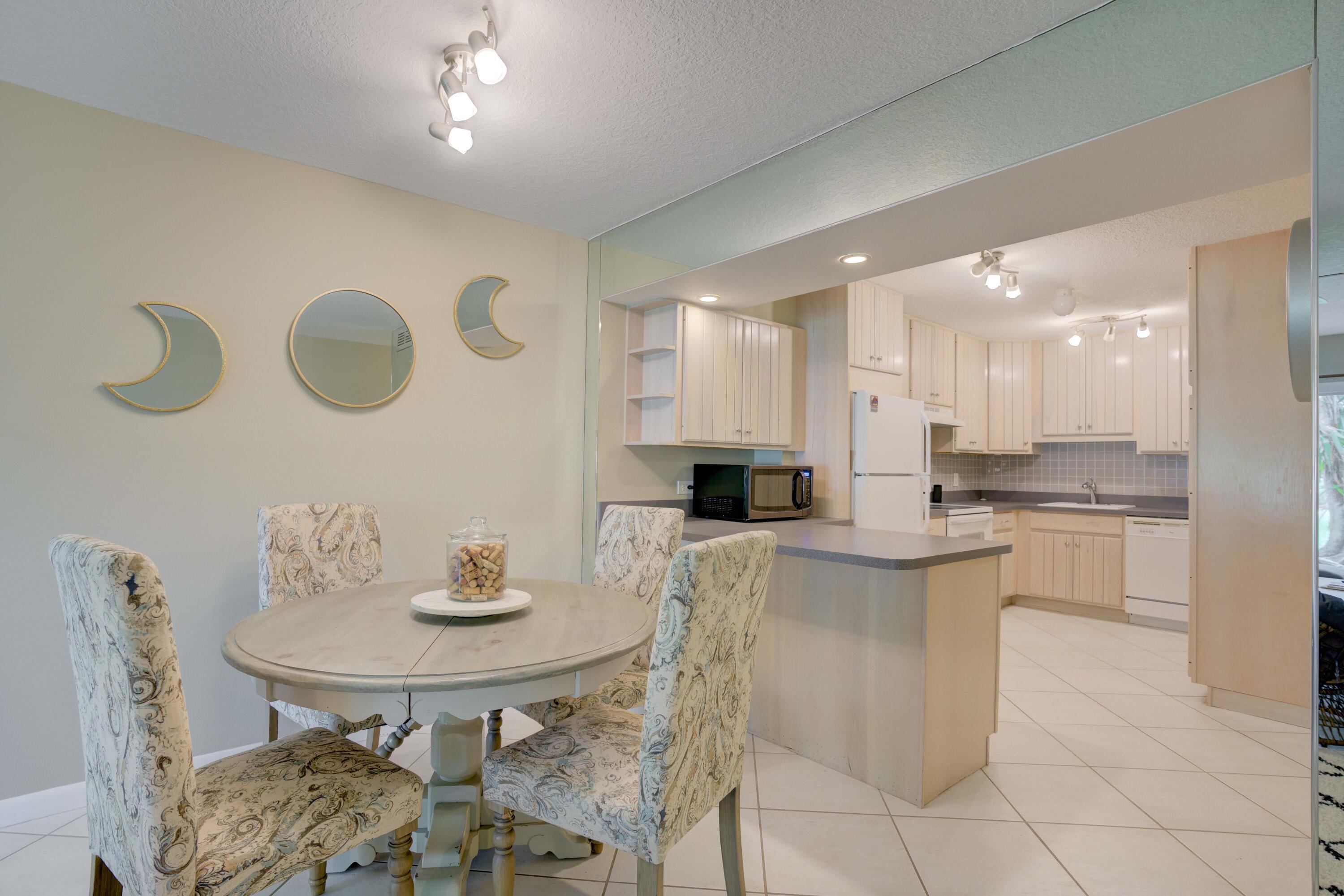 390 GOLFVIEW #B, North Palm Beach FL 33408