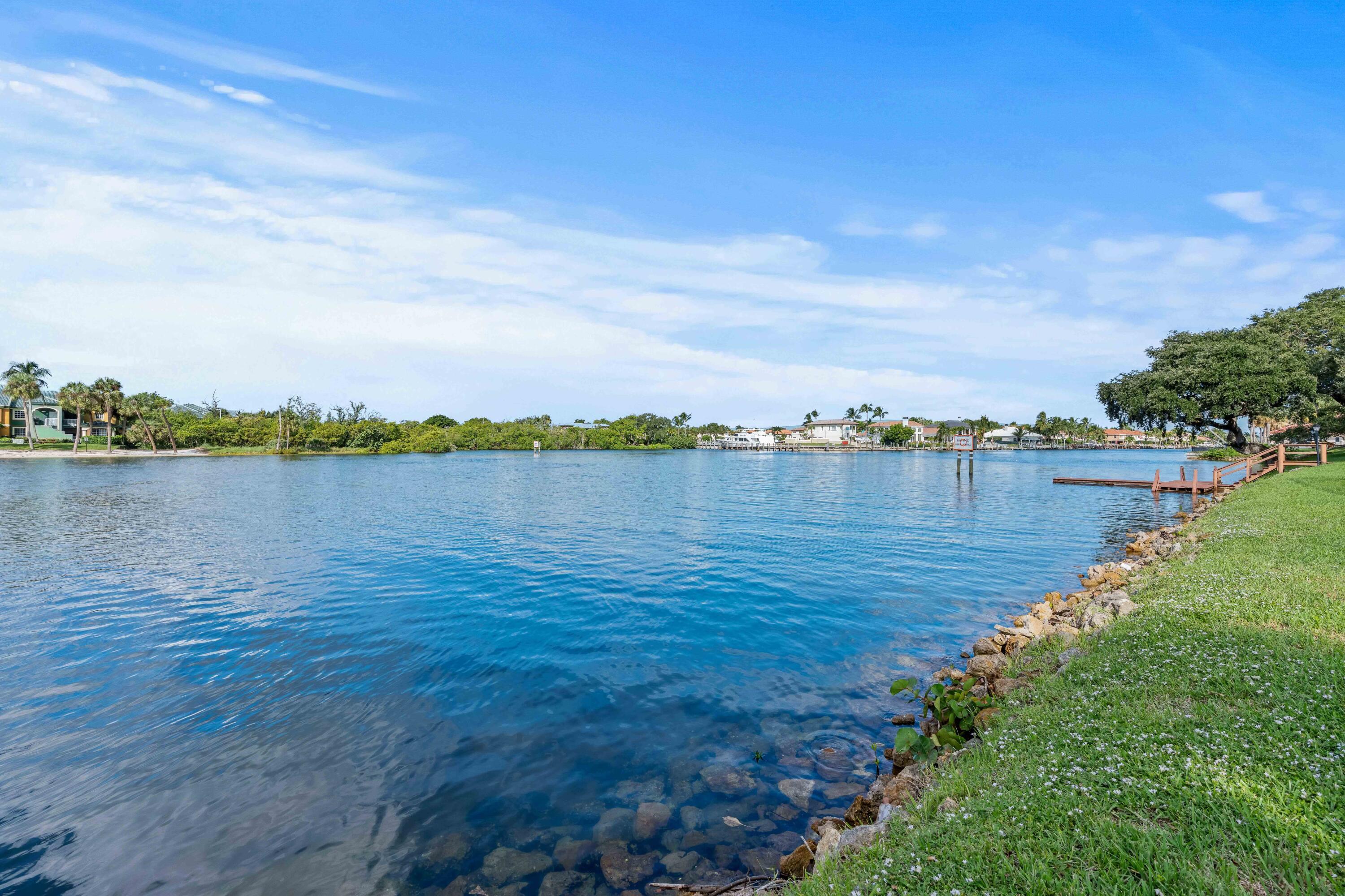 390 GOLFVIEW #B, North Palm Beach FL 33408