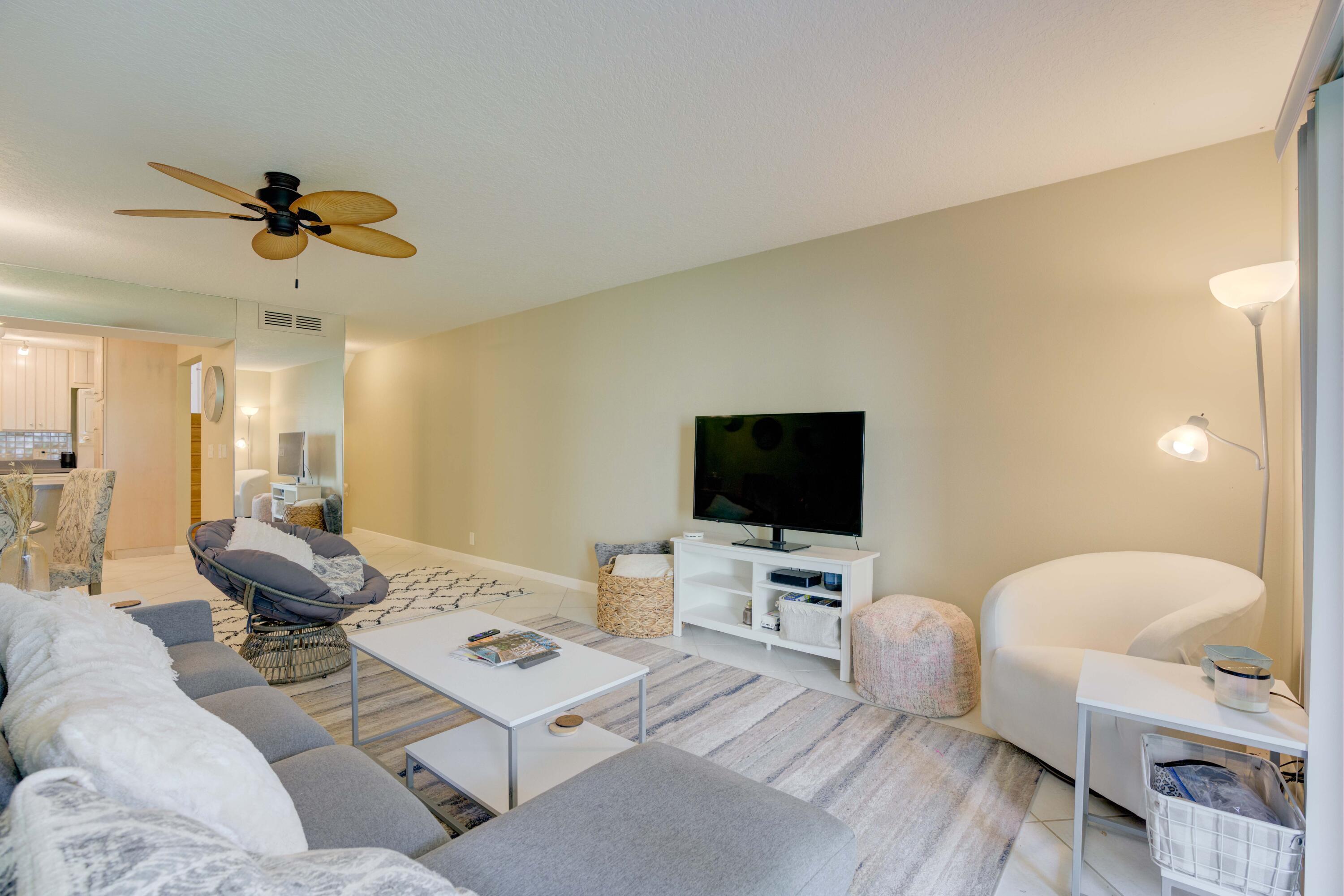 390 GOLFVIEW #B, North Palm Beach FL 33408