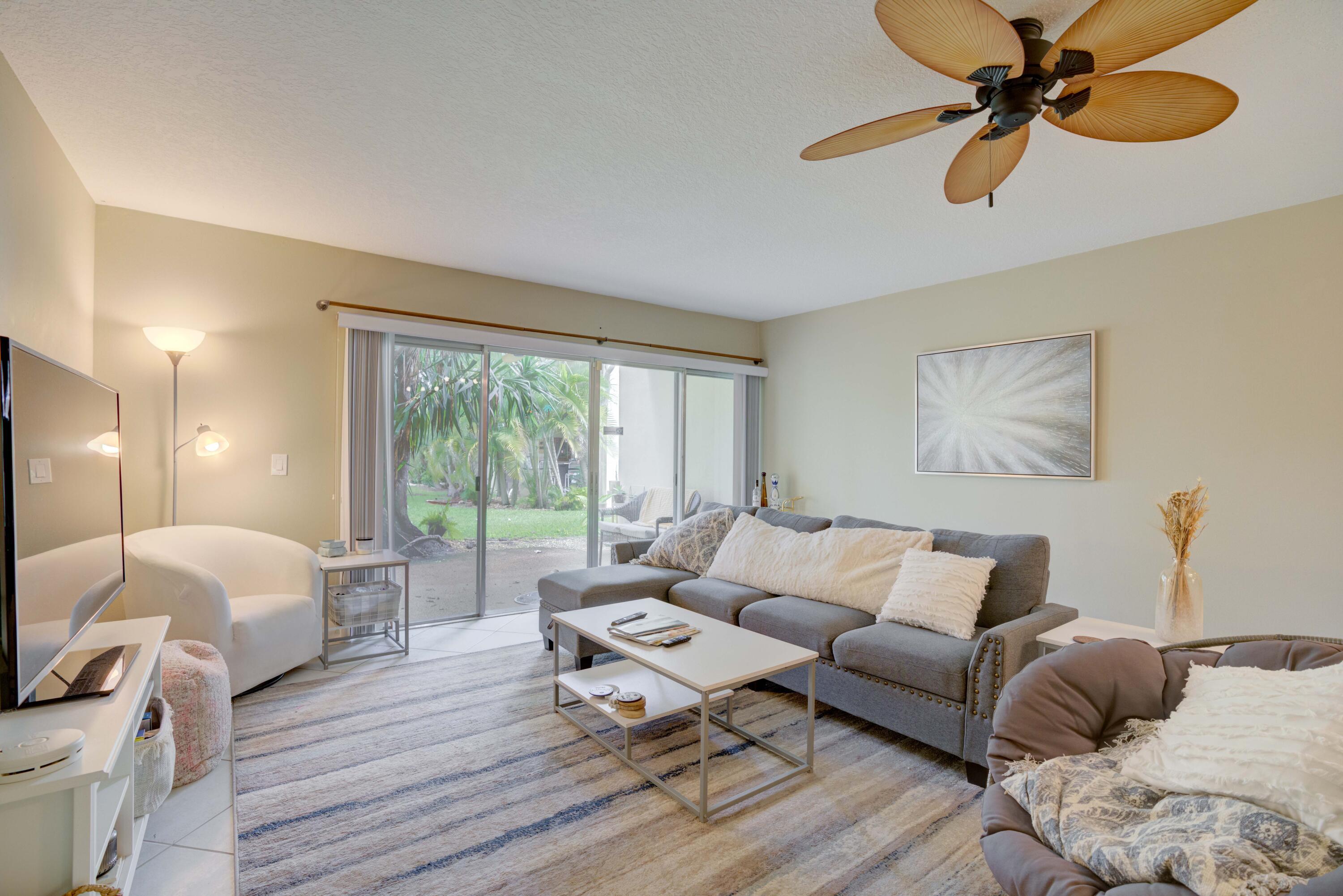 390 GOLFVIEW #B, North Palm Beach FL 33408