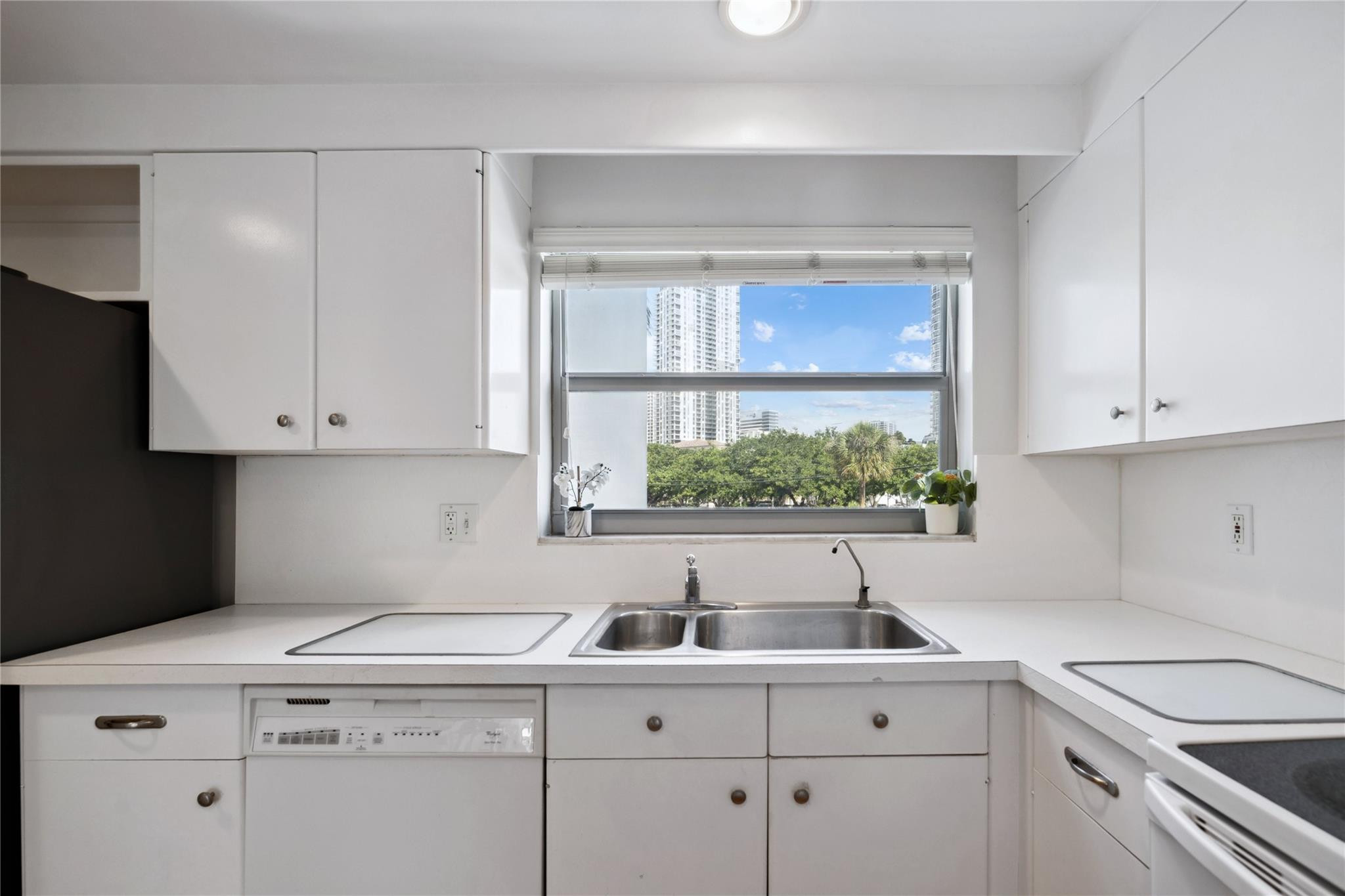 818 SE 4TH #201, Fort Lauderdale FL 33301
