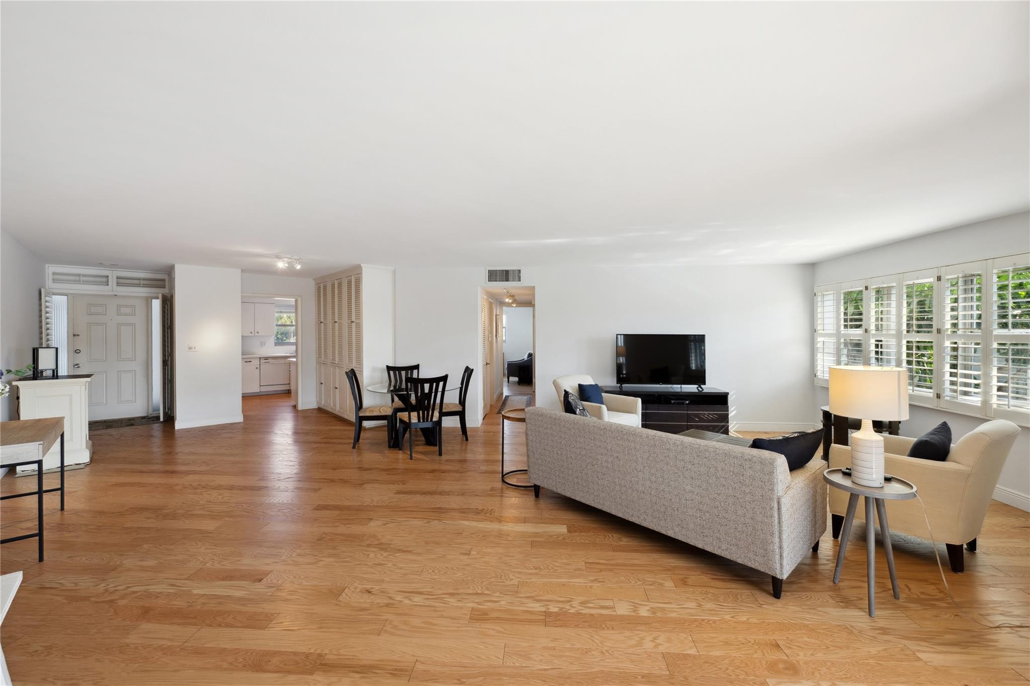 818 SE 4TH #201, Fort Lauderdale FL 33301