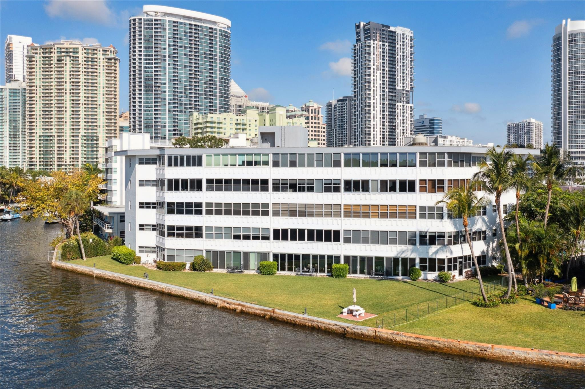 818 SE 4TH #201, Fort Lauderdale FL 33301