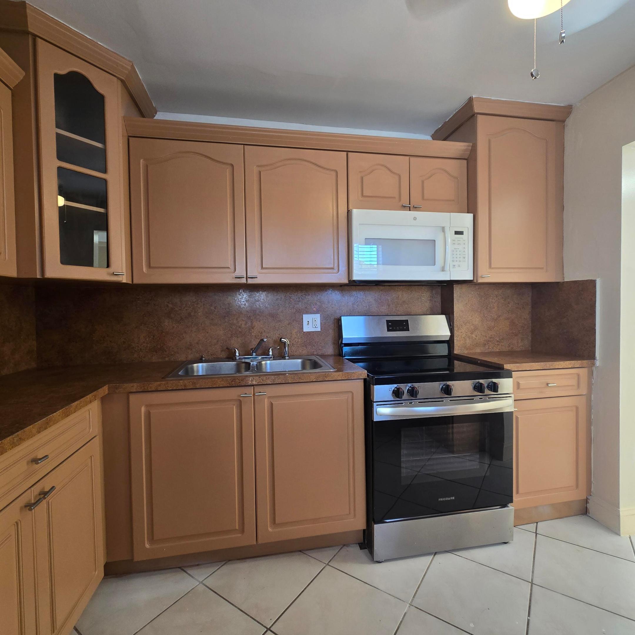 6061 N FALLS CIR #214, Lauderhill FL 33319