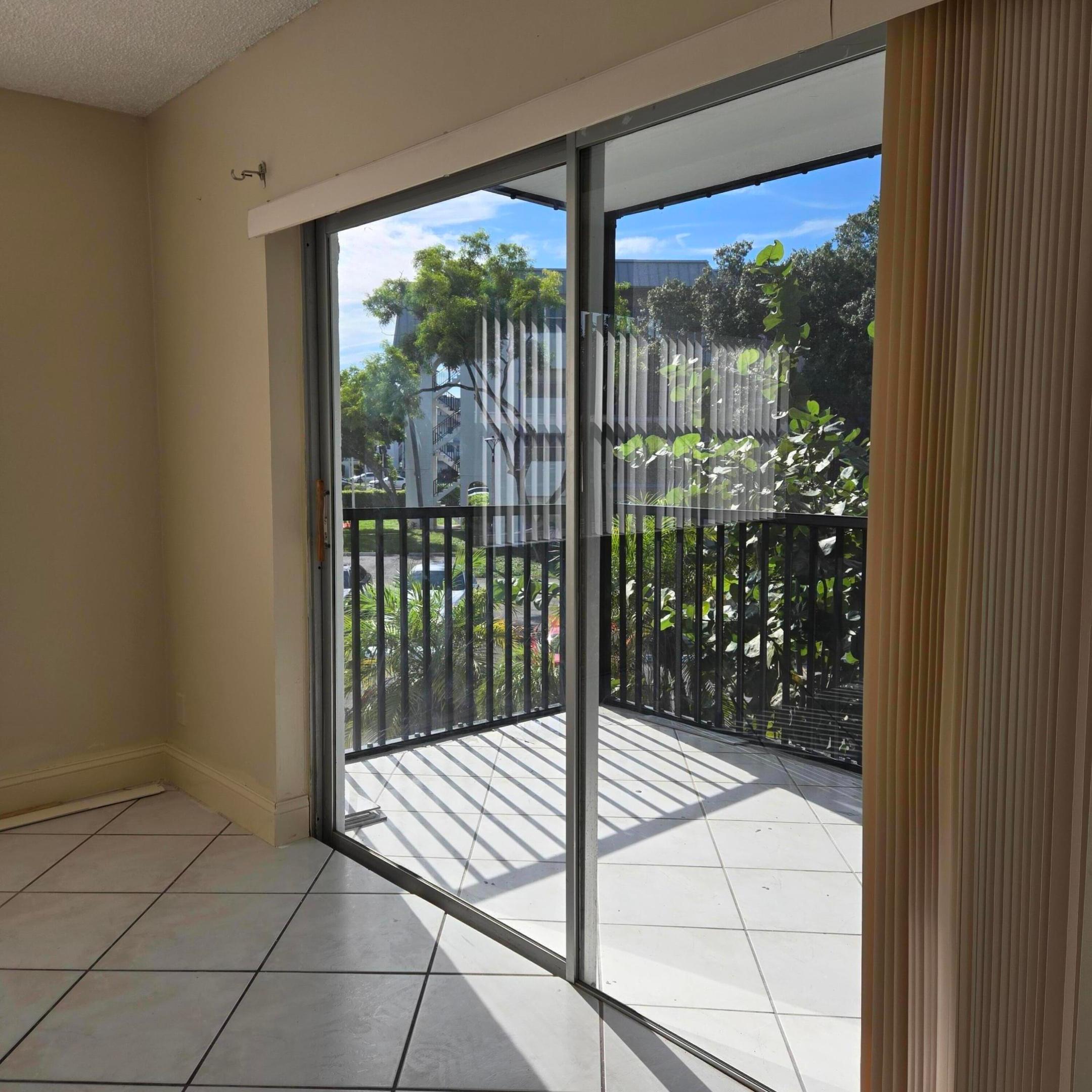 6061 N FALLS CIR #214, Lauderhill FL 33319