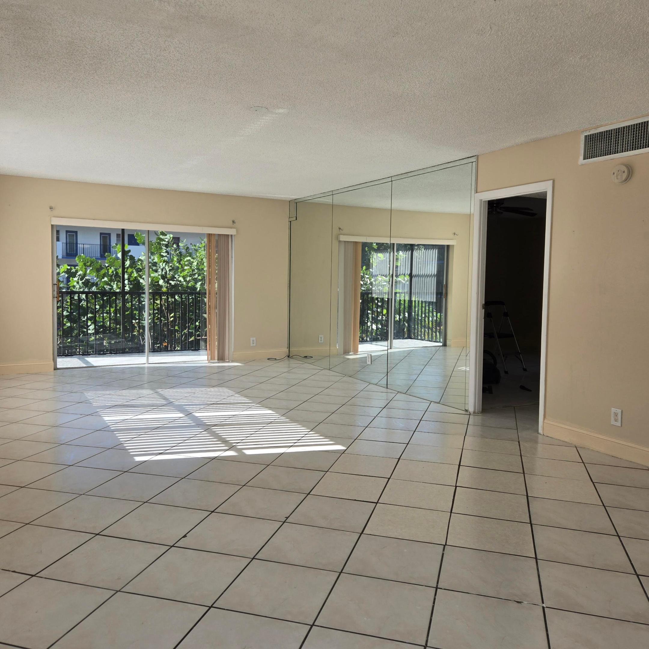 6061 N FALLS CIR #214, Lauderhill FL 33319
