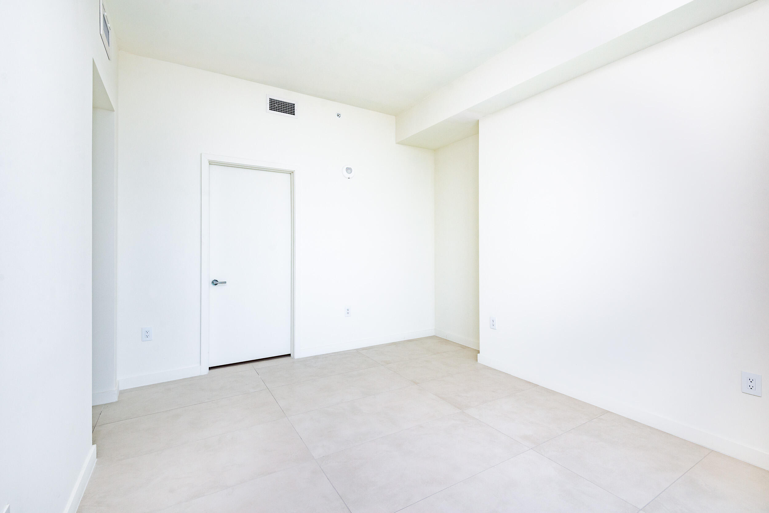1400 Biscayne #901, Miami FL 33132