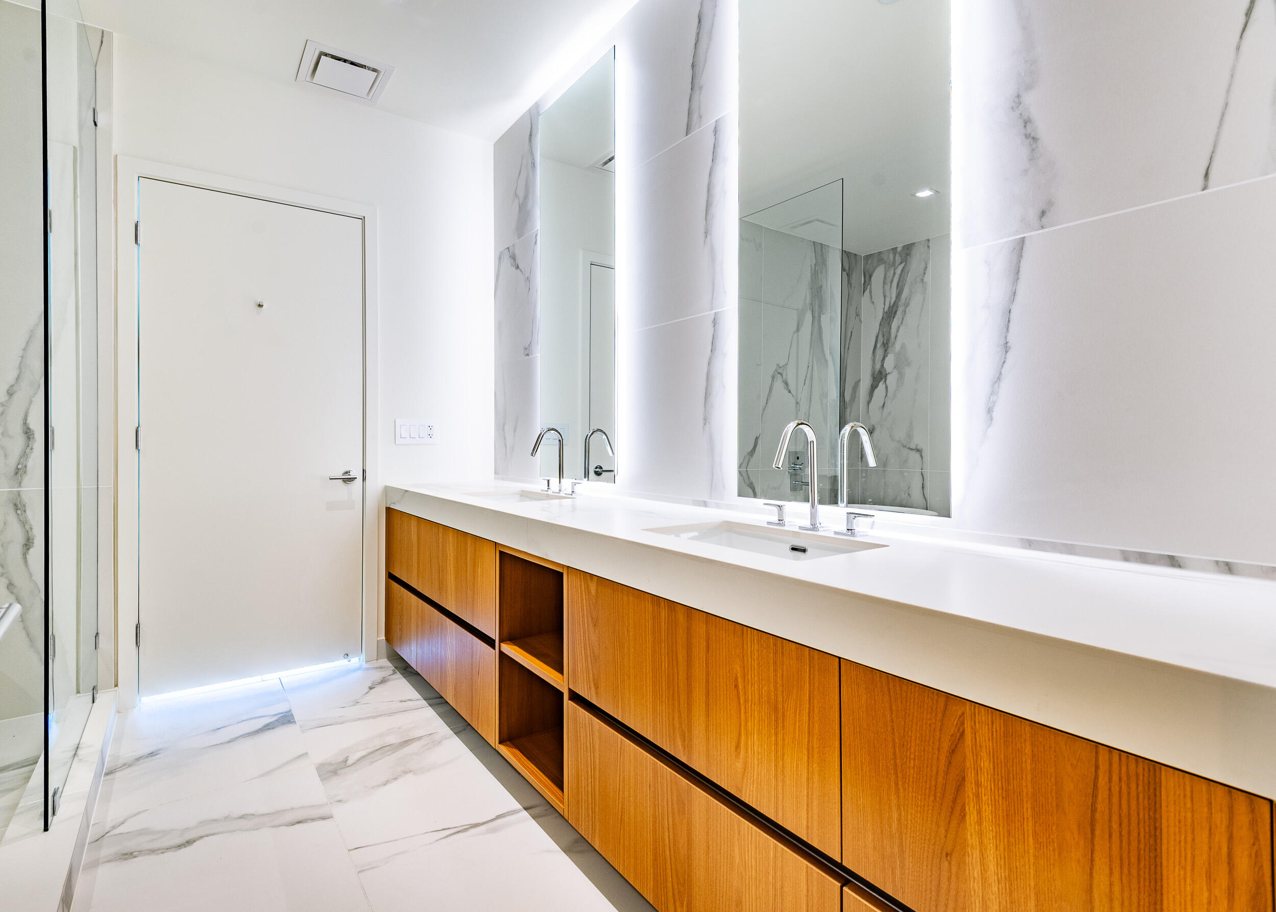 1400 Biscayne #901, Miami FL 33132