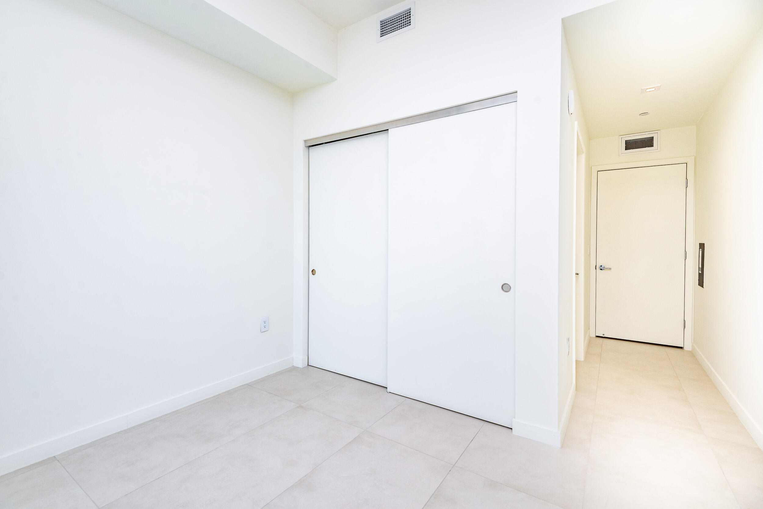 1400 Biscayne #901, Miami FL 33132